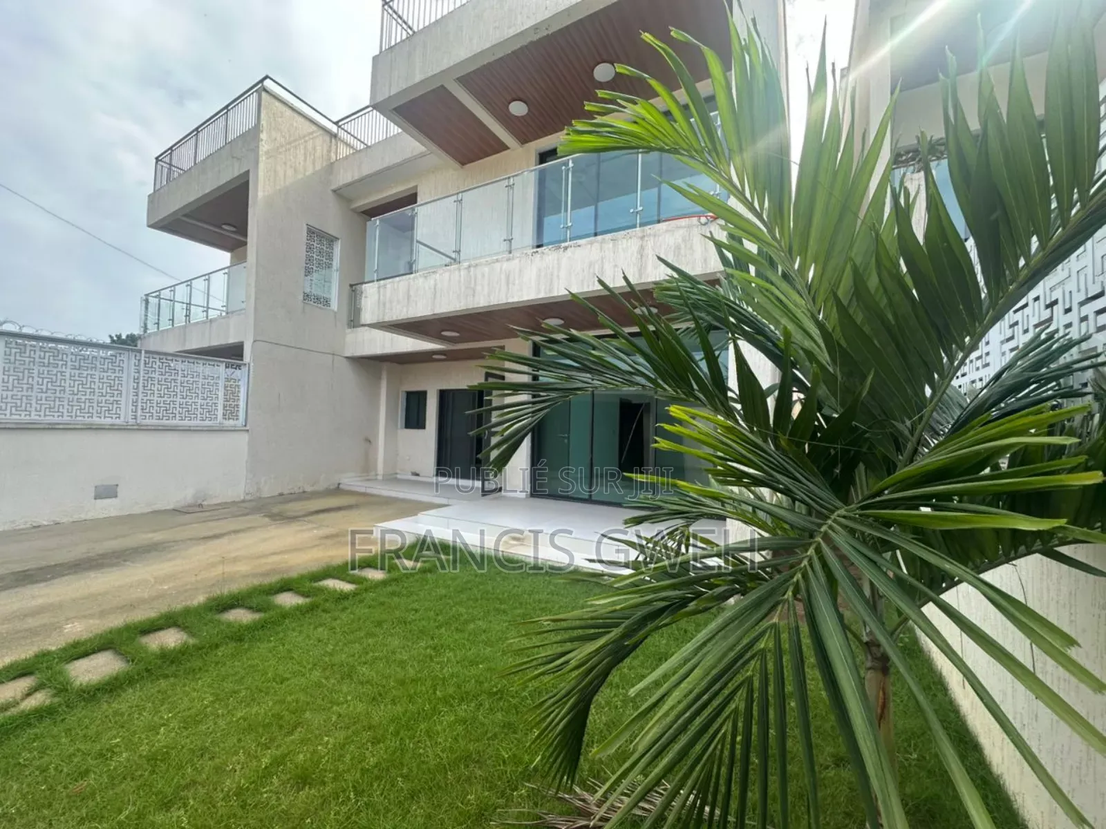 4chbre Duplex dans Francis Gweh, Cocody à Louer