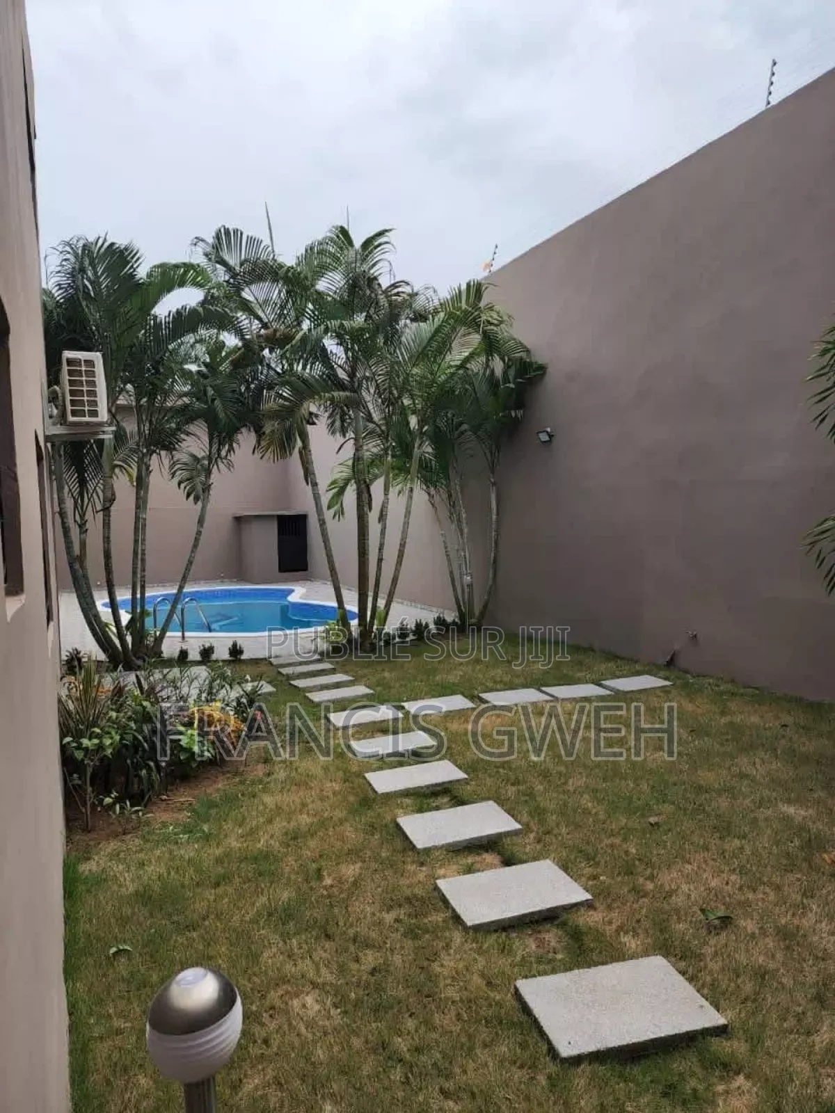 5chbre Duplex dans Francis Gweh, Cocody à Louer