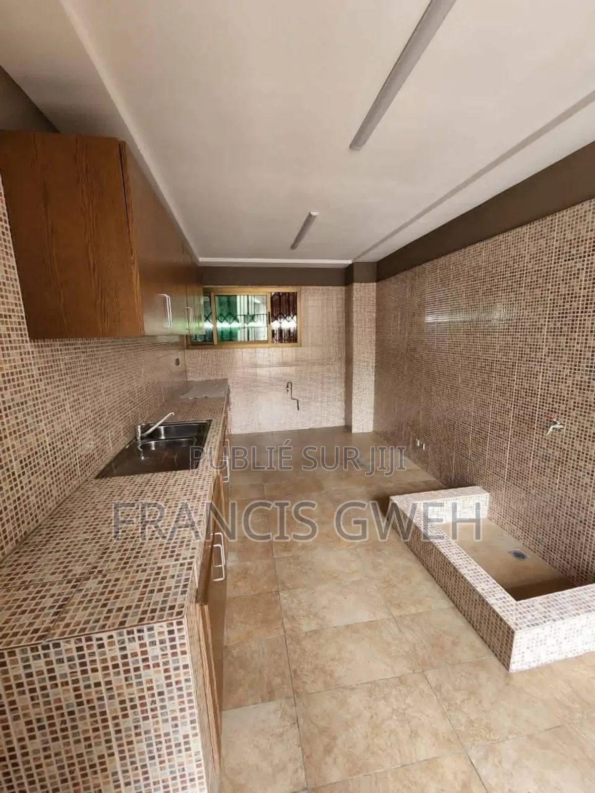 5chbre Duplex dans Francis Gweh, Cocody à Louer