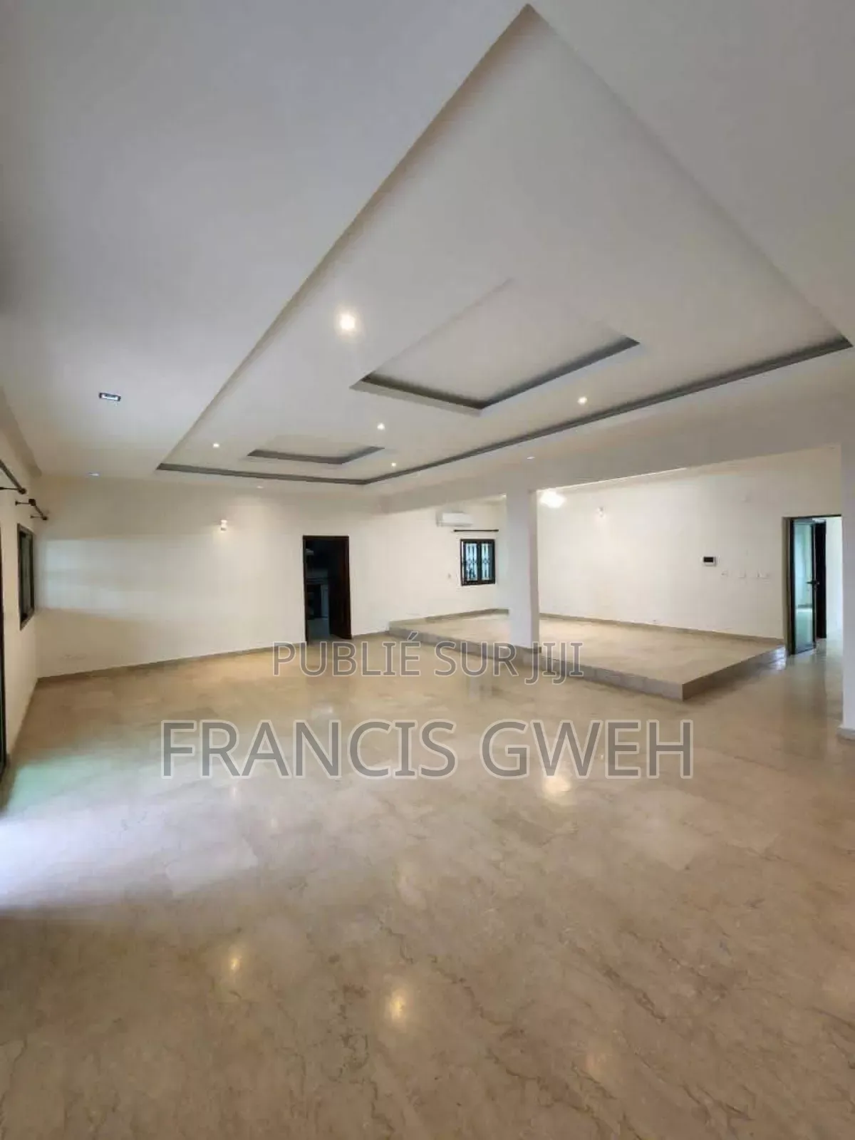 5chbre Duplex dans Francis Gweh, Cocody à Louer