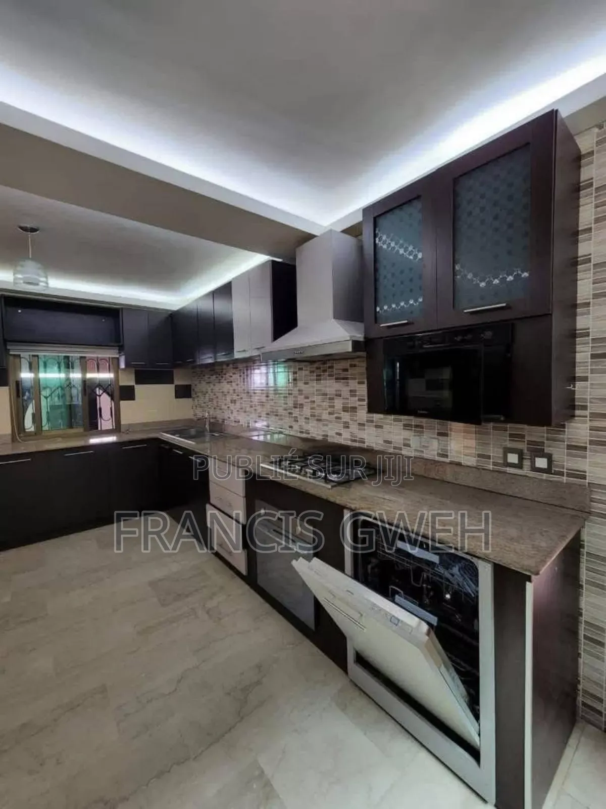 5chbre Duplex dans Francis Gweh, Cocody à Louer