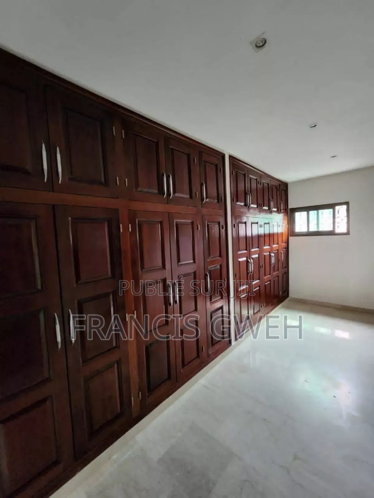 5chbre Duplex dans Francis Gweh, Cocody à Louer