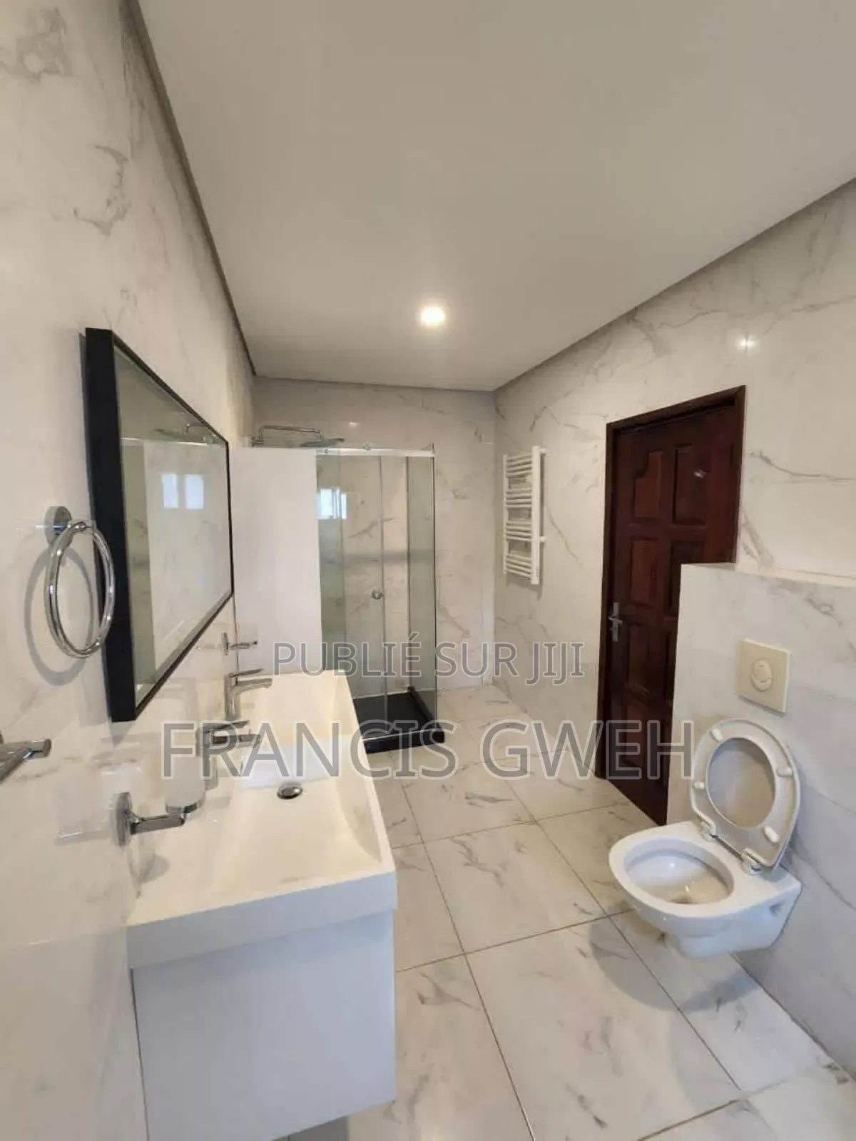 5chbre Duplex dans Francis Gweh, Cocody à Louer