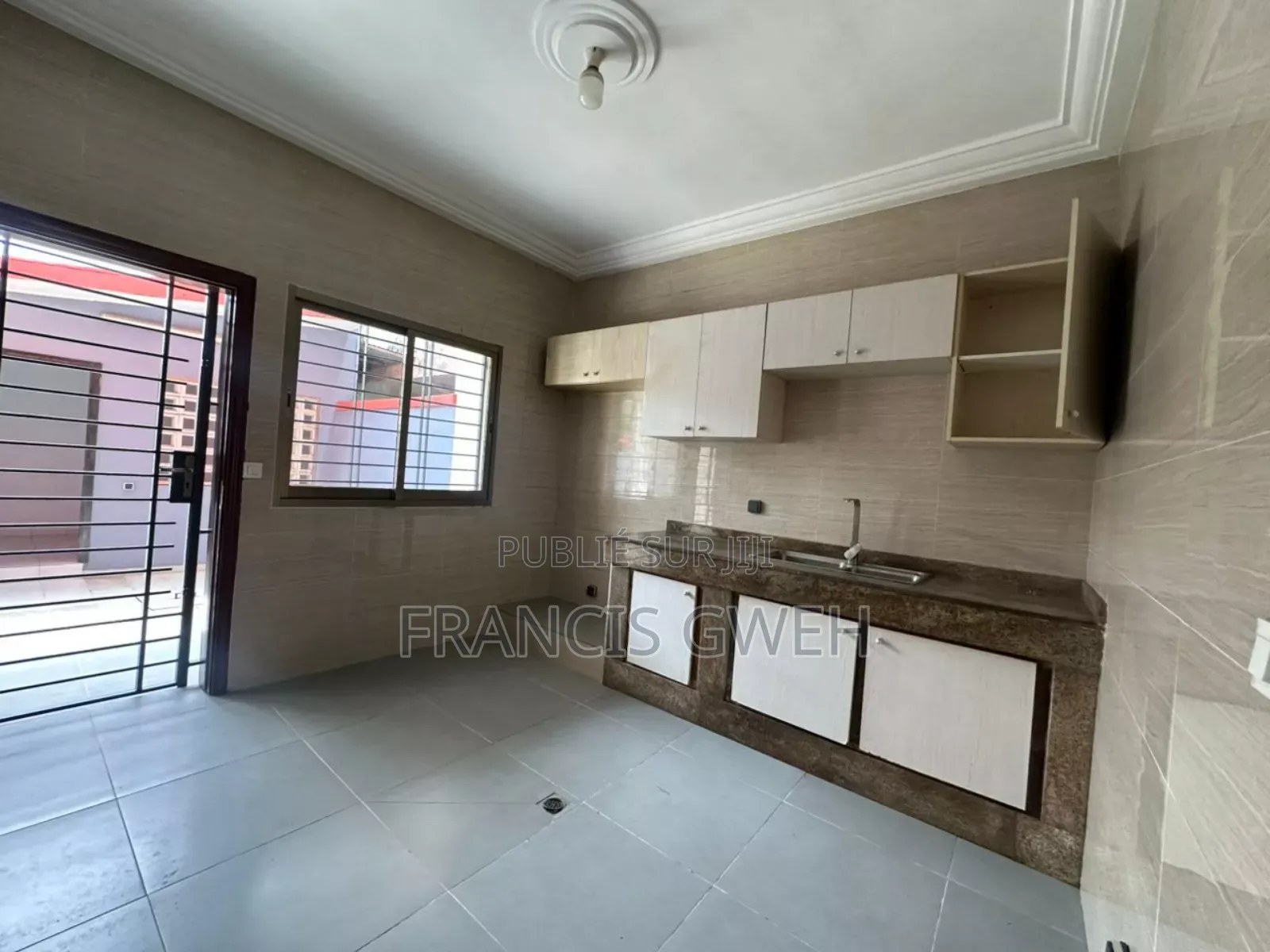 4chbre Duplex dans Francis Gweh, Cocody à Louer