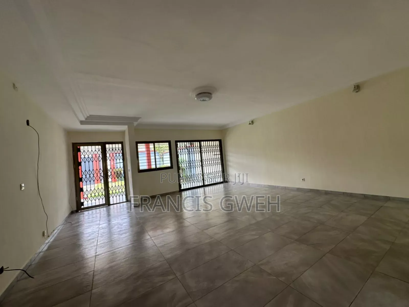 4chbre Duplex dans Francis Gweh, Cocody à Louer