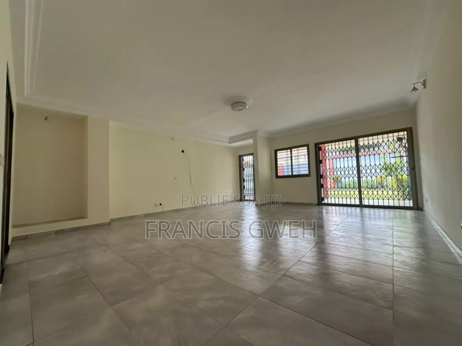 4chbre Duplex dans Francis Gweh, Cocody à Louer