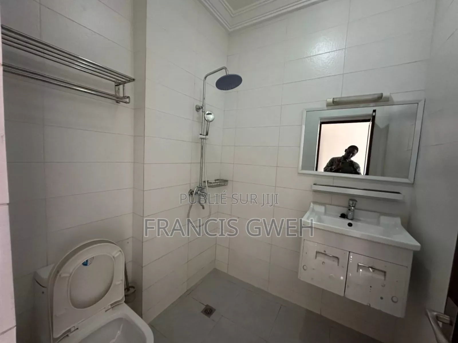 4chbre Duplex dans Francis Gweh, Cocody à Louer