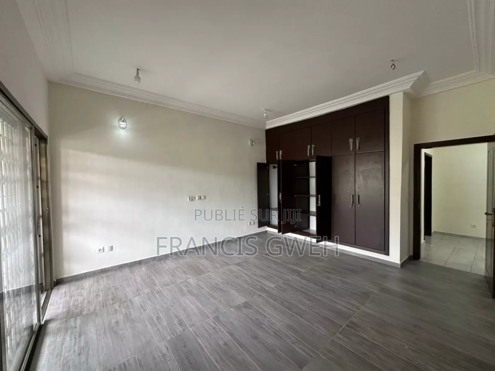 4chbre Duplex dans Francis Gweh, Cocody à Louer