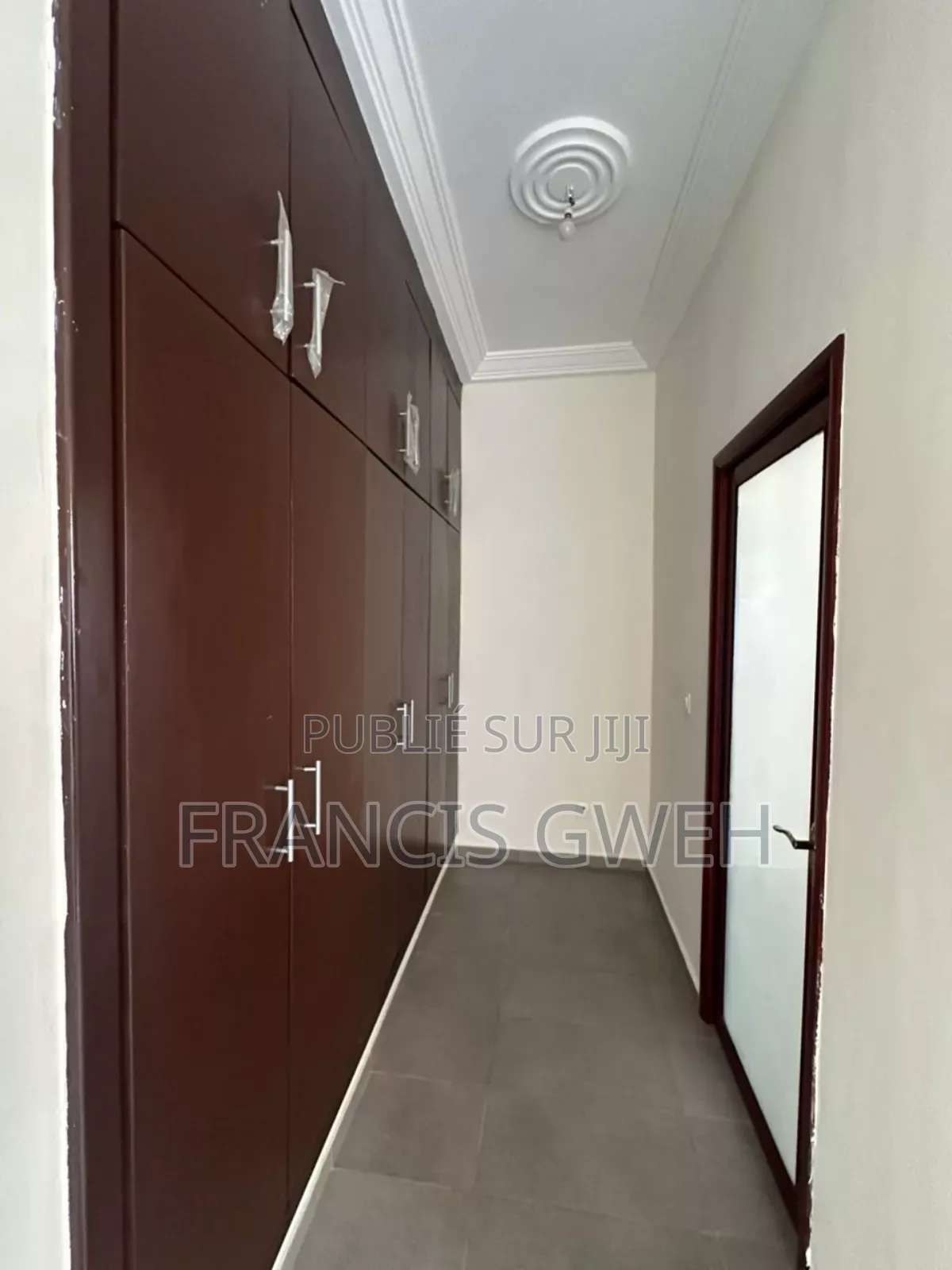 4chbre Duplex dans Francis Gweh, Cocody à Louer