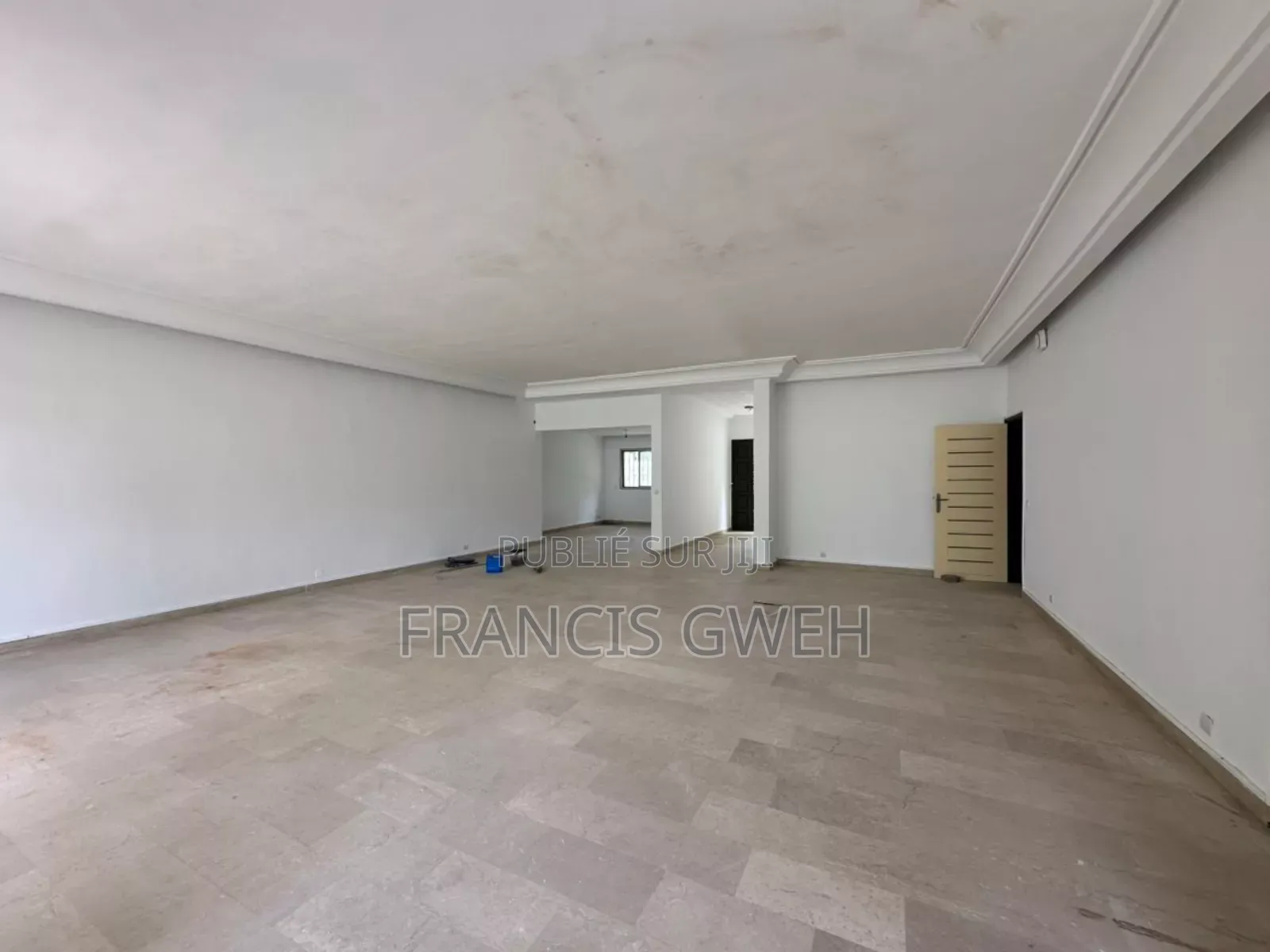 4chbre Villa dans Francis Gweh, Cocody à Louer