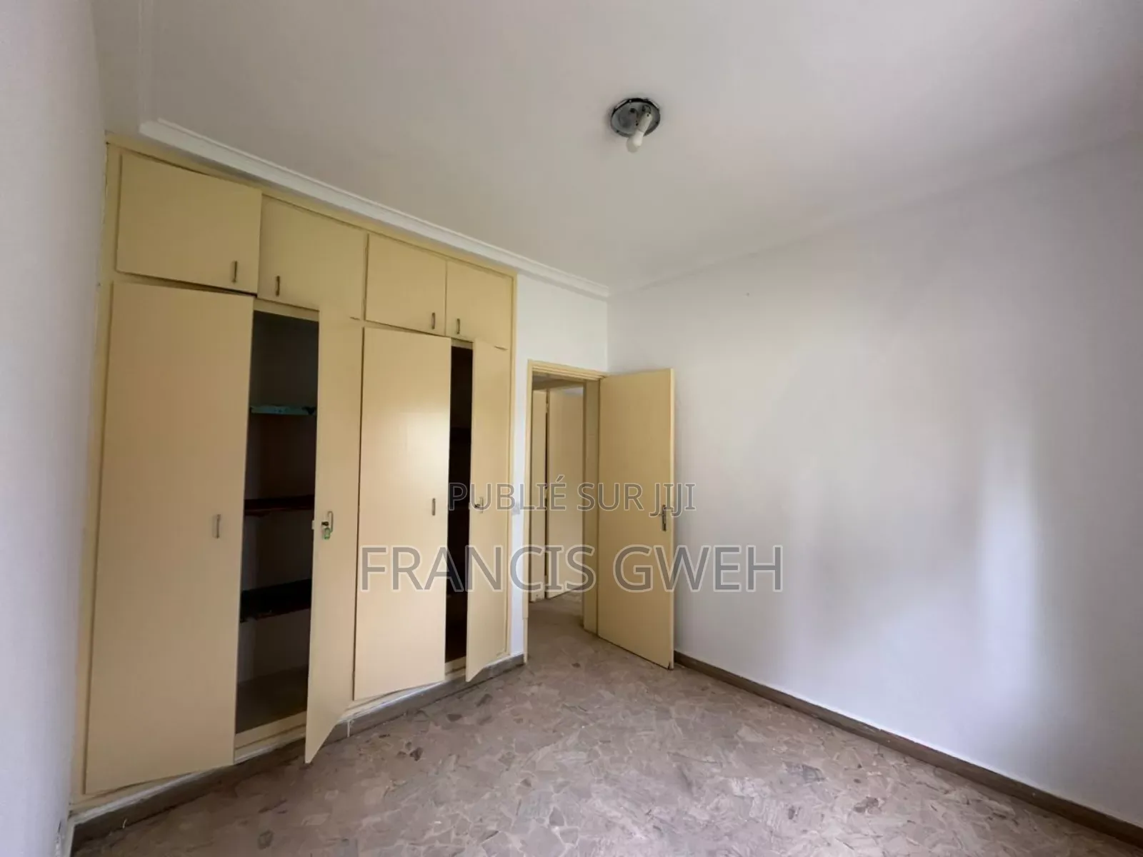 4chbre Villa dans Francis Gweh, Cocody à Louer