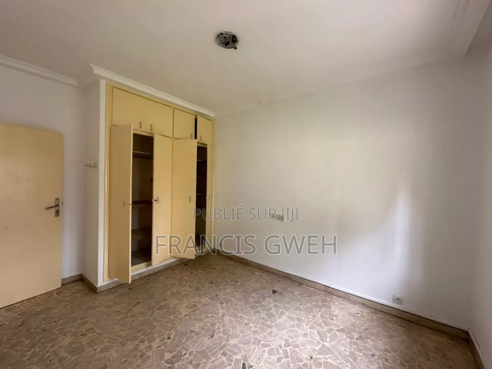 4chbre Villa dans Francis Gweh, Cocody à Louer