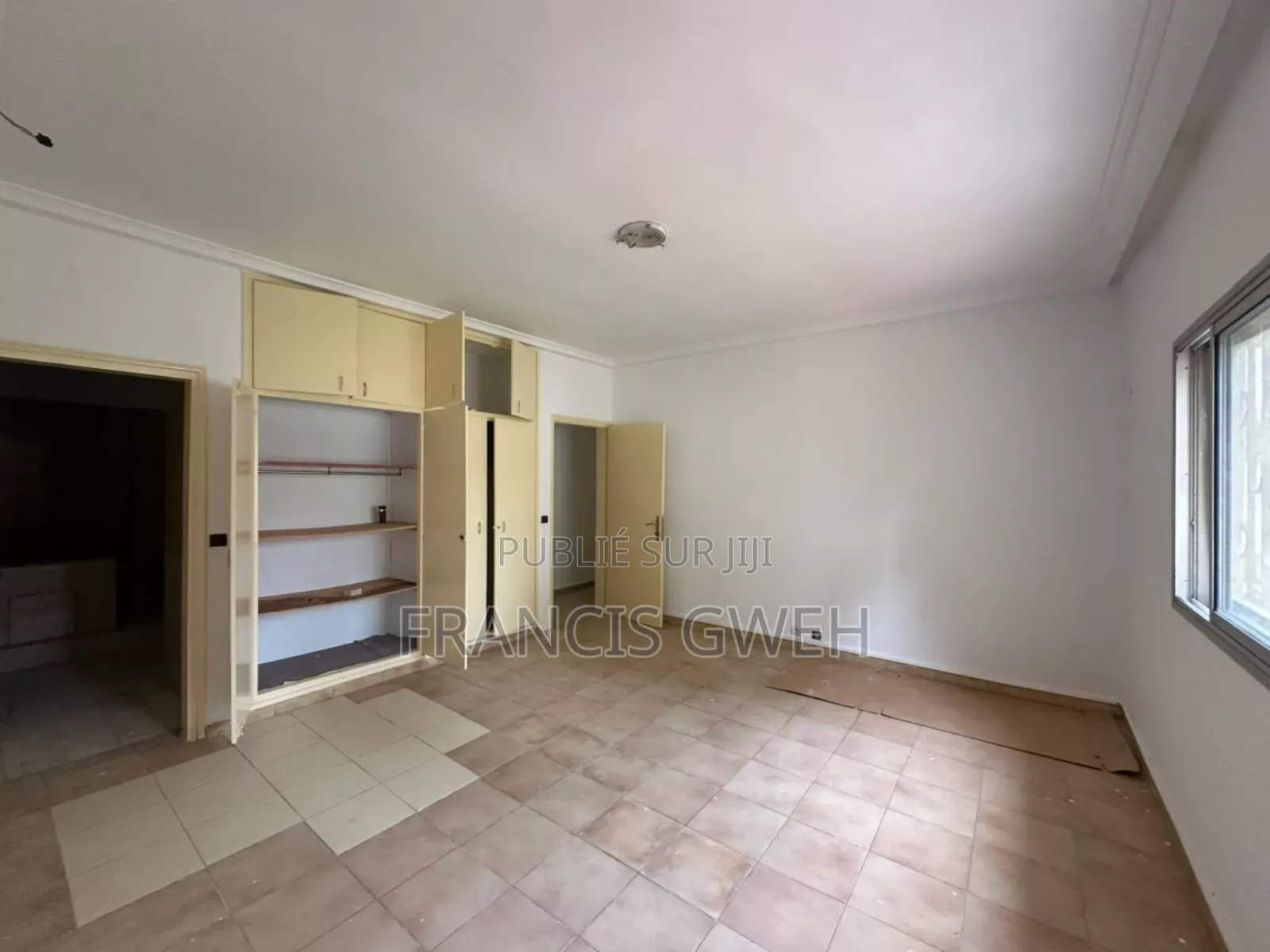 4chbre Villa dans Francis Gweh, Cocody à Louer