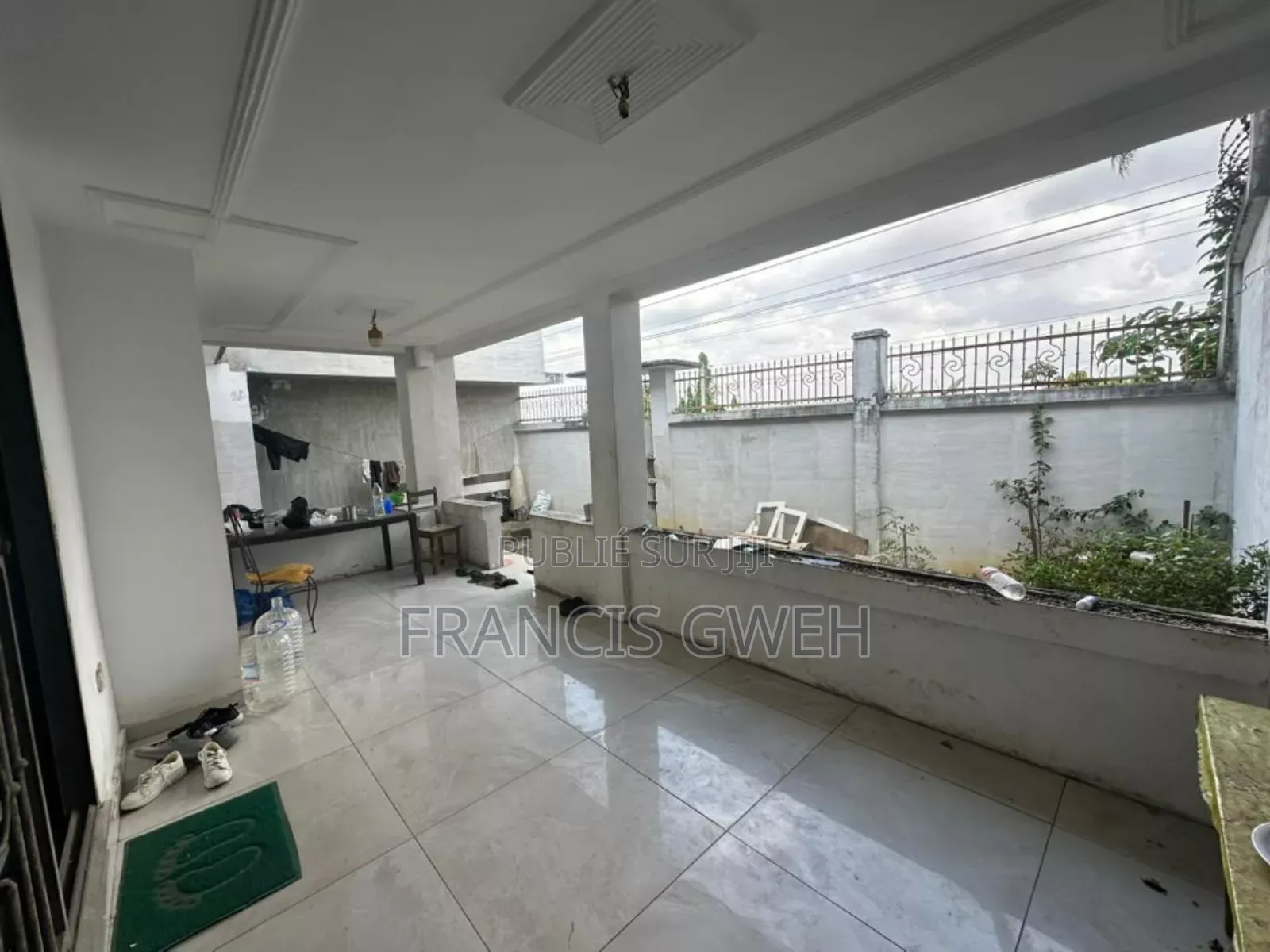 5chbre Duplex dans Francis Gweh, Cocody à Vendre