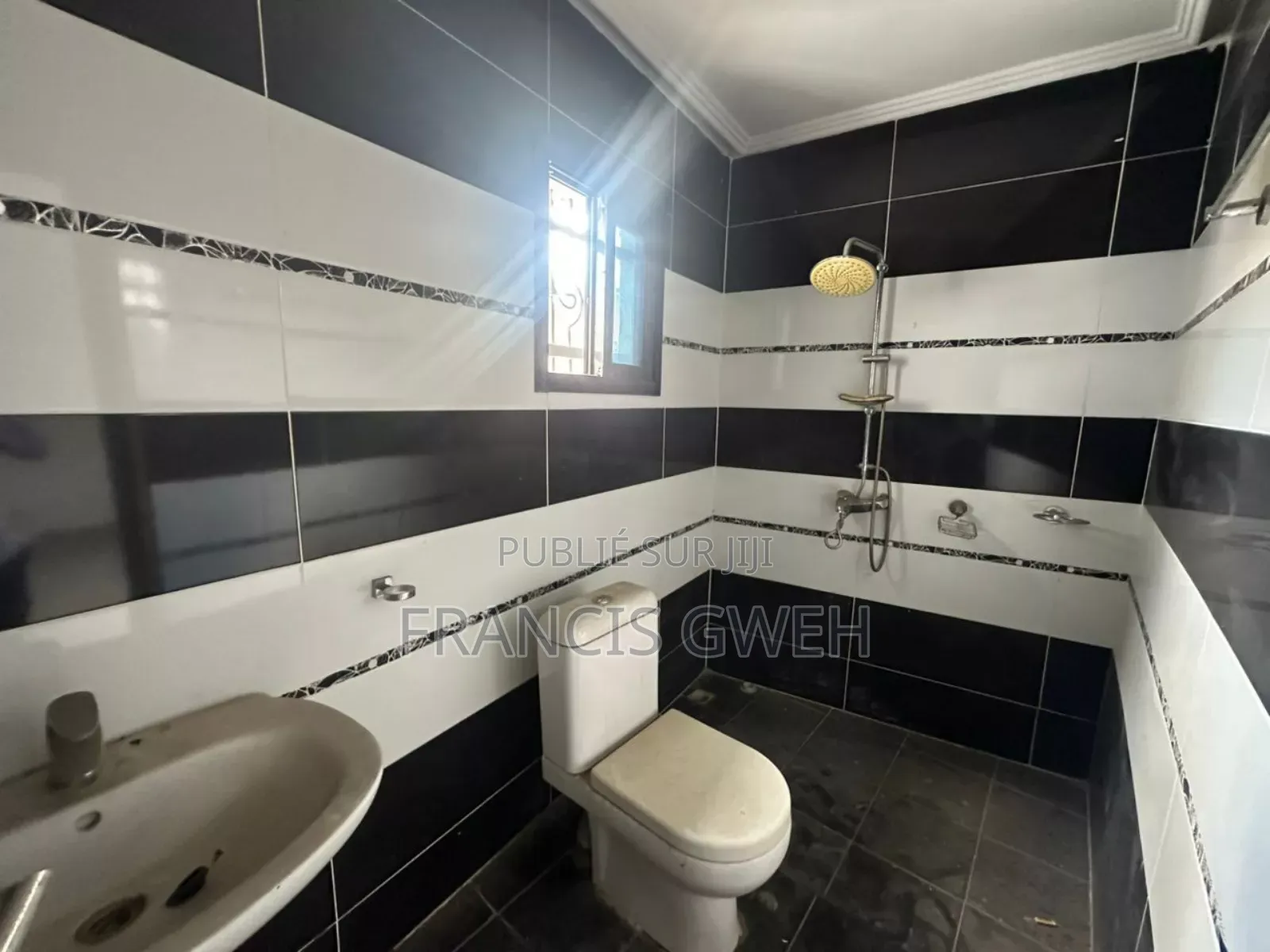 5chbre Duplex dans Francis Gweh, Cocody à Vendre