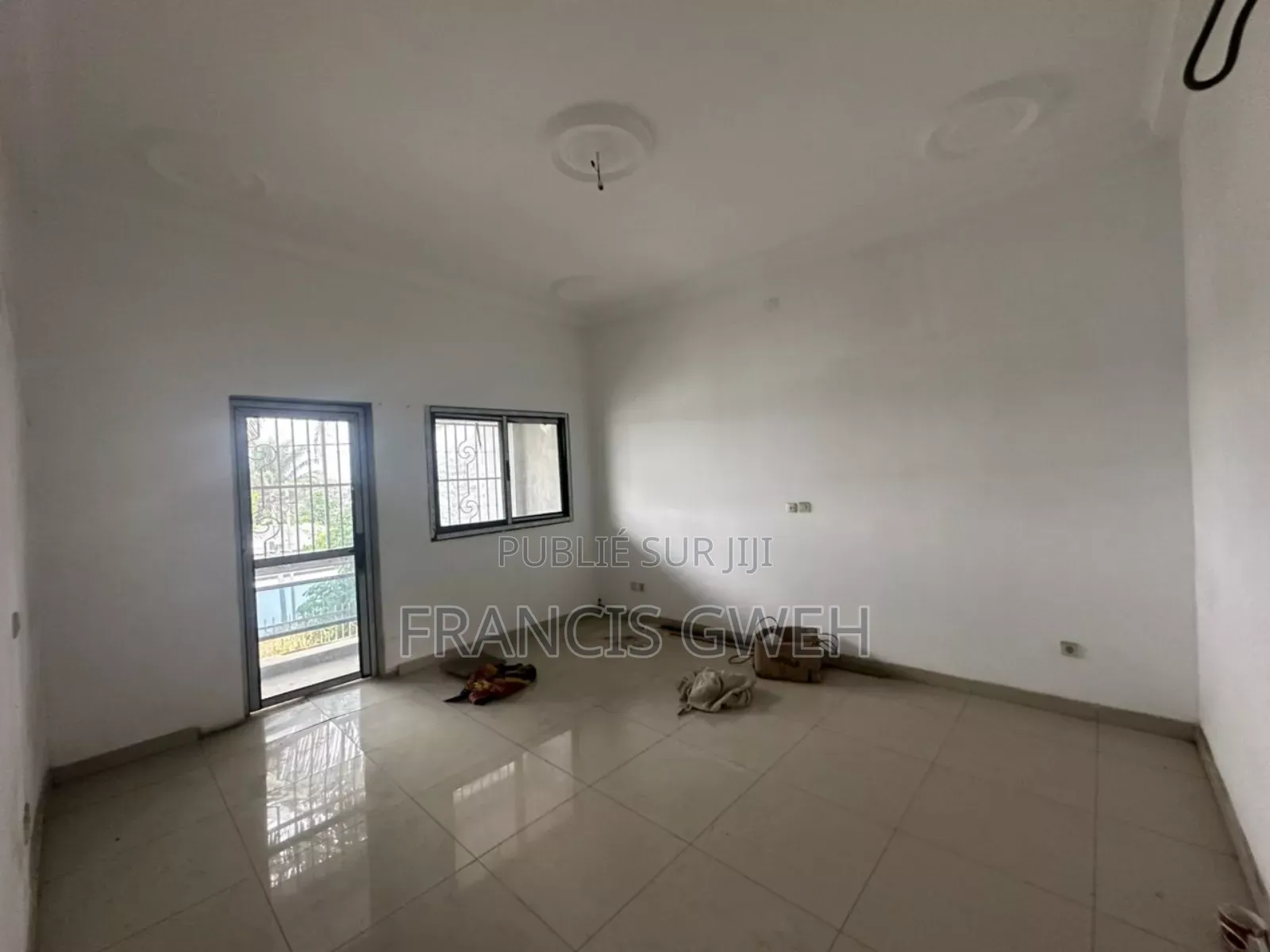 5chbre Duplex dans Francis Gweh, Cocody à Vendre