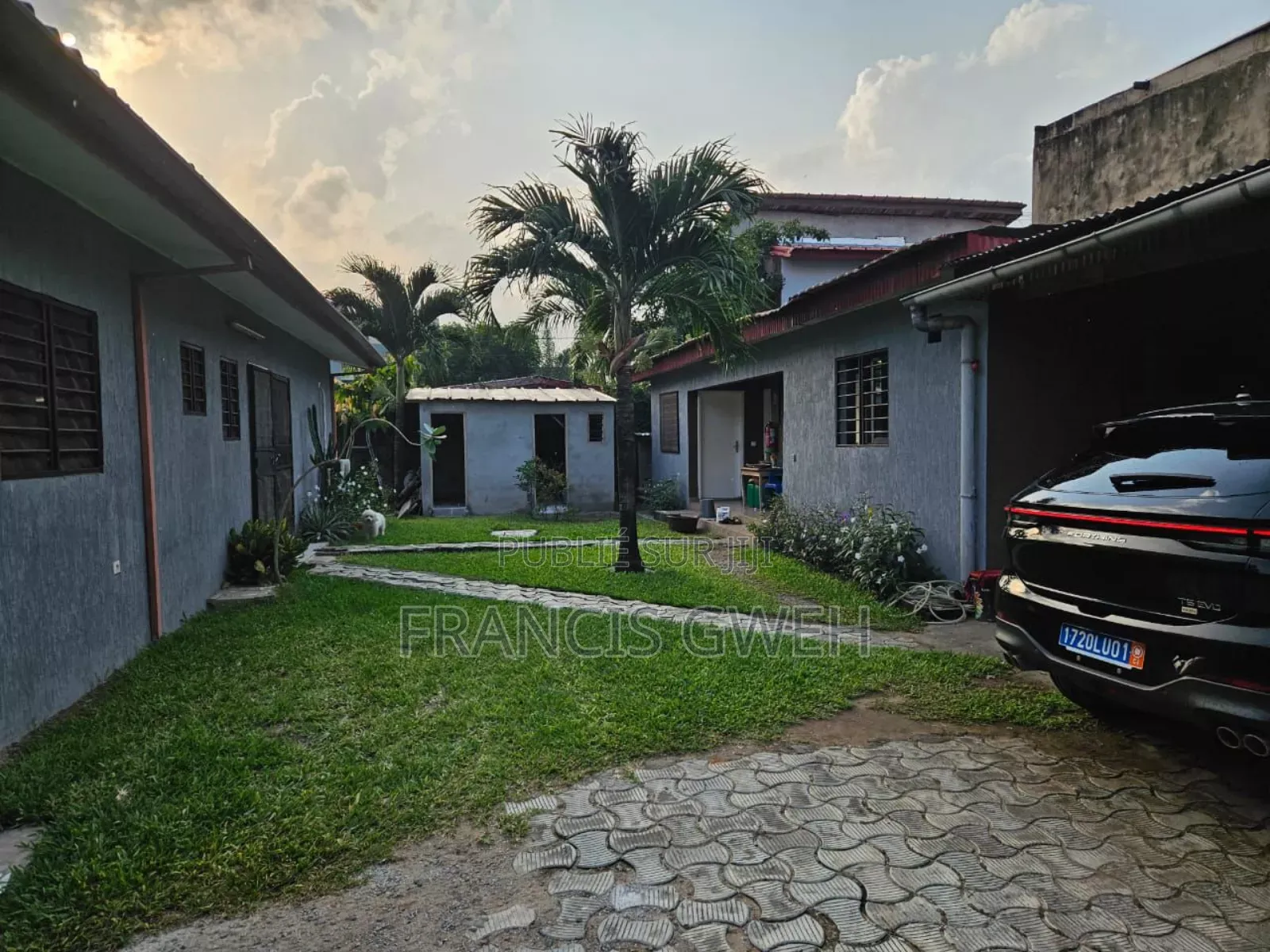 5chbre Duplex dans Francis Gweh, Cocody à Louer