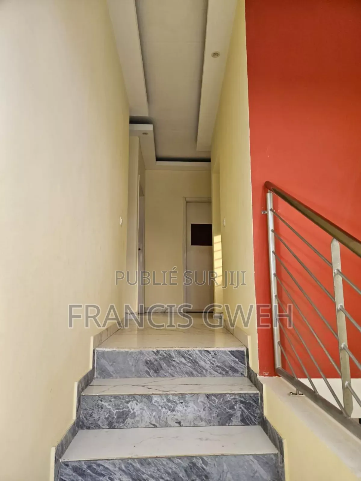 5chbre Duplex dans Francis Gweh, Cocody à Louer