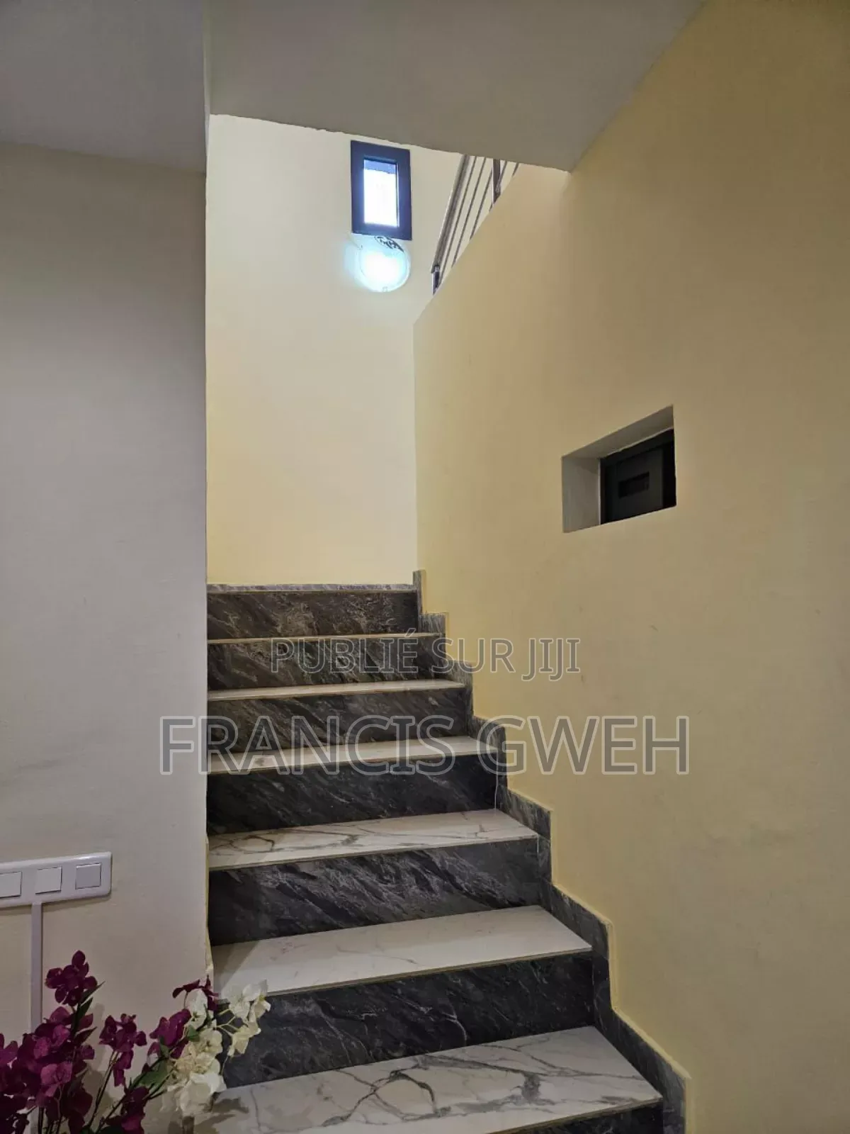 5chbre Duplex dans Francis Gweh, Cocody à Louer