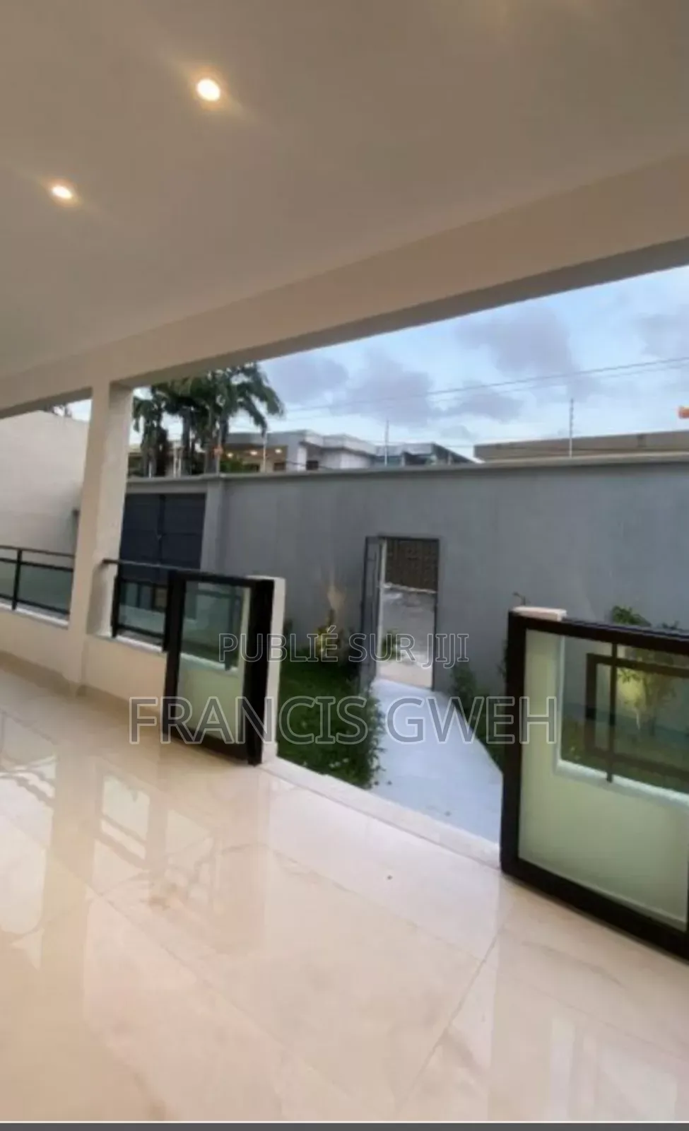 4chbre Duplex dans Francis Gweh, Cocody à Louer