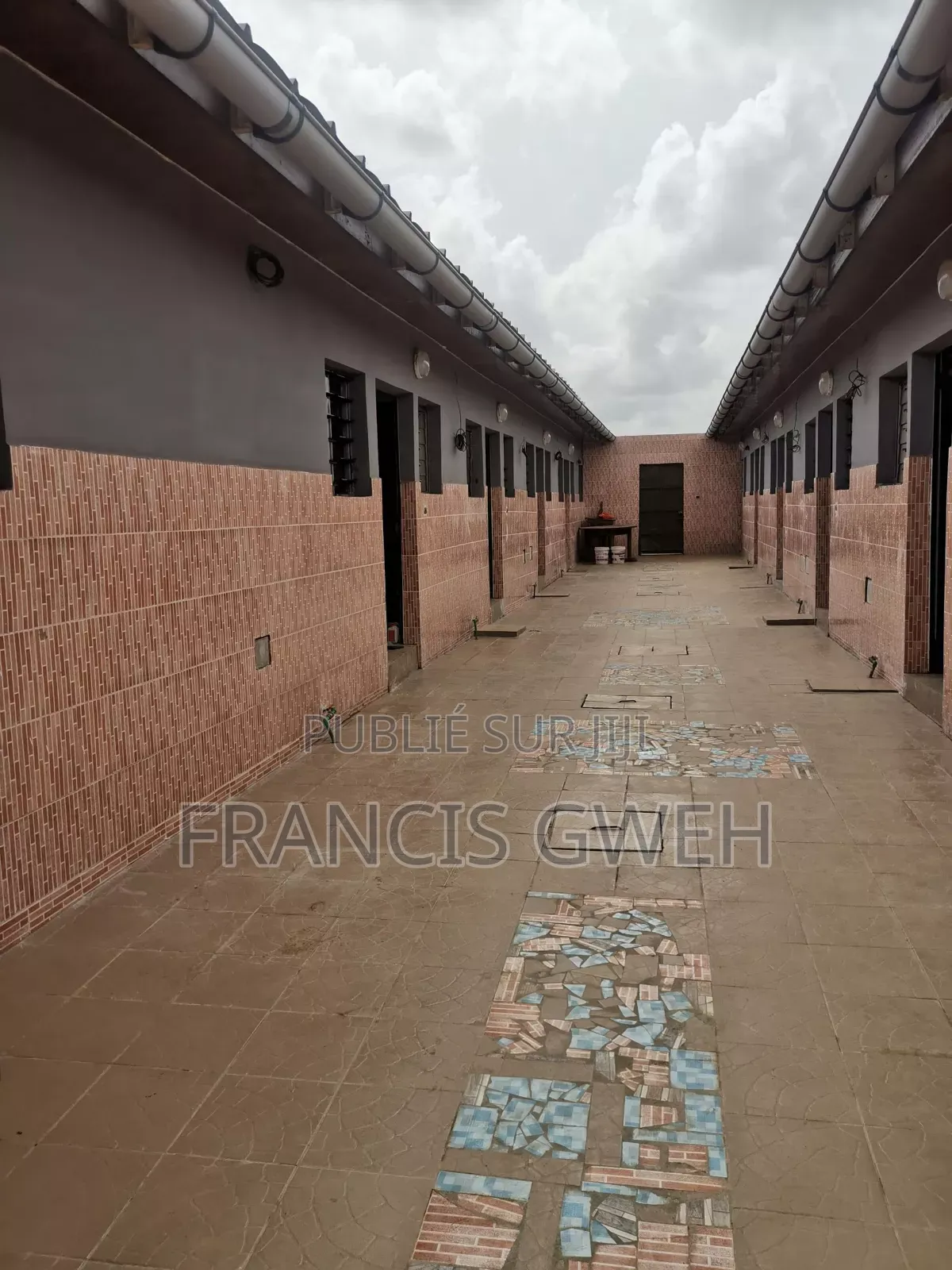 1chbre Chambre et salon dans Francis Gweh, Cocody à Vendre