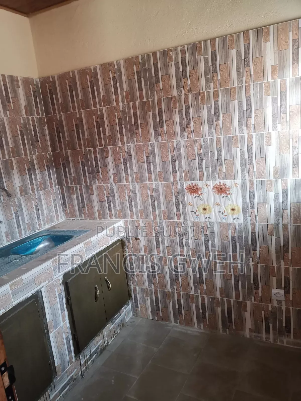 1chbre Chambre et salon dans Francis Gweh, Cocody à Vendre