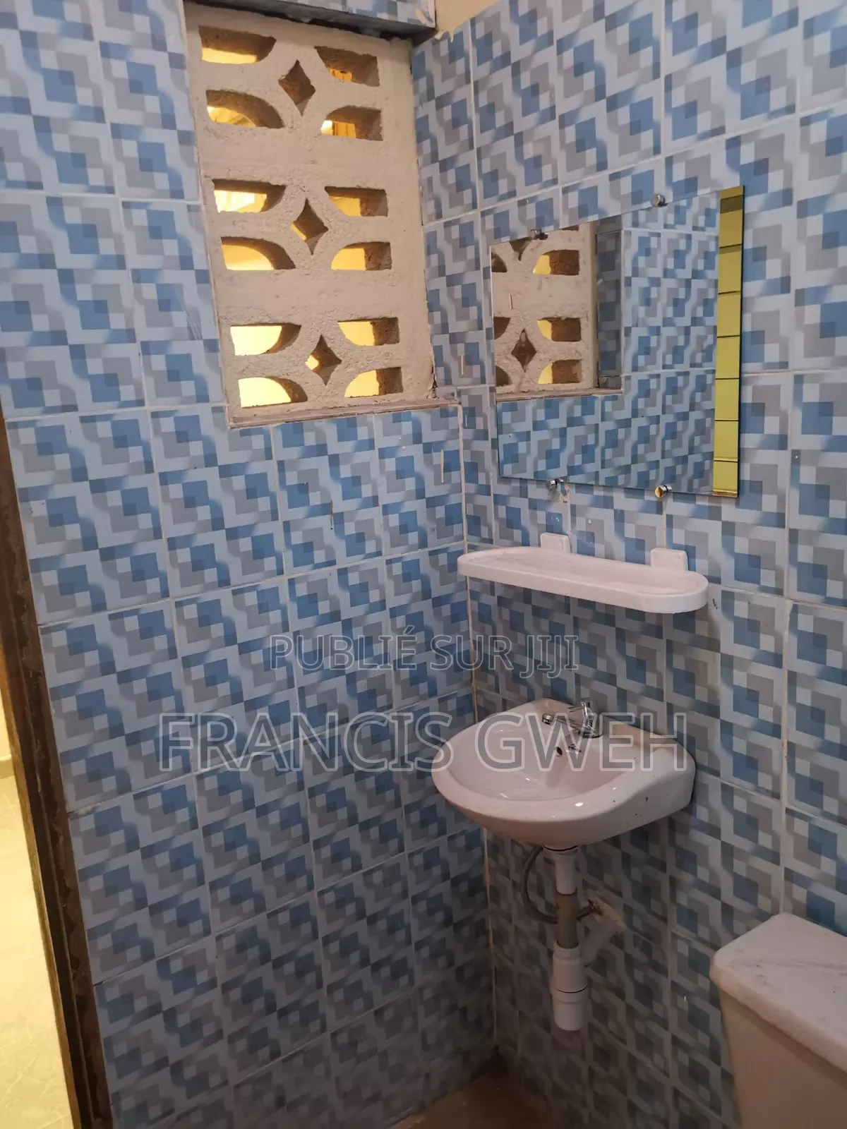 1chbre Chambre et salon dans Francis Gweh, Cocody à Vendre