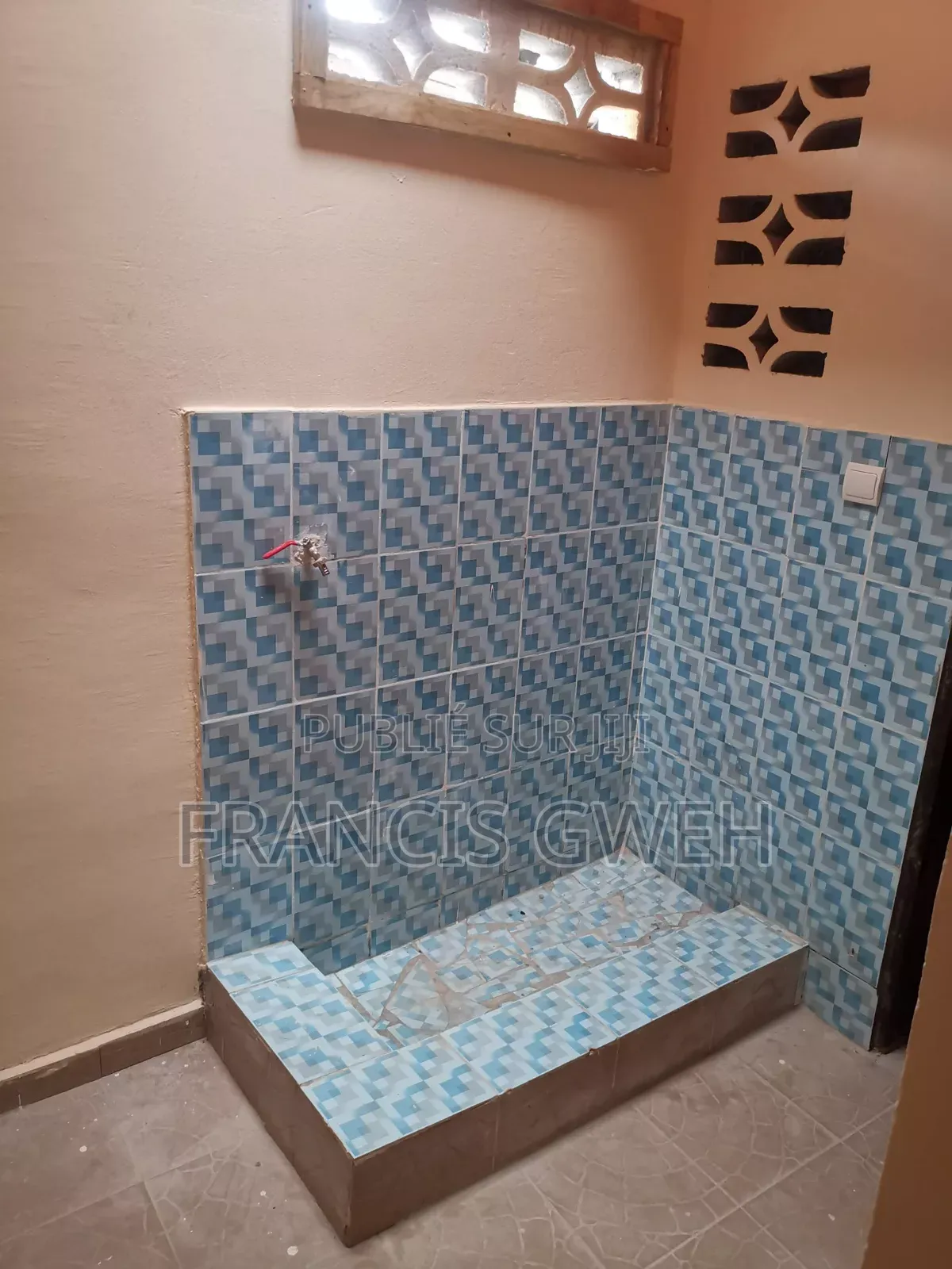 1chbre Chambre et salon dans Francis Gweh, Cocody à Vendre