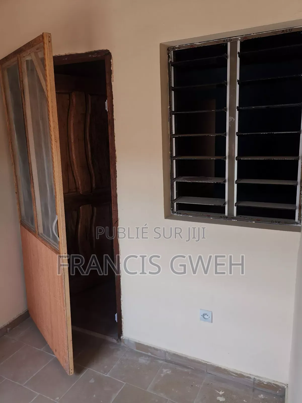 1chbre Chambre et salon dans Francis Gweh, Cocody à Vendre