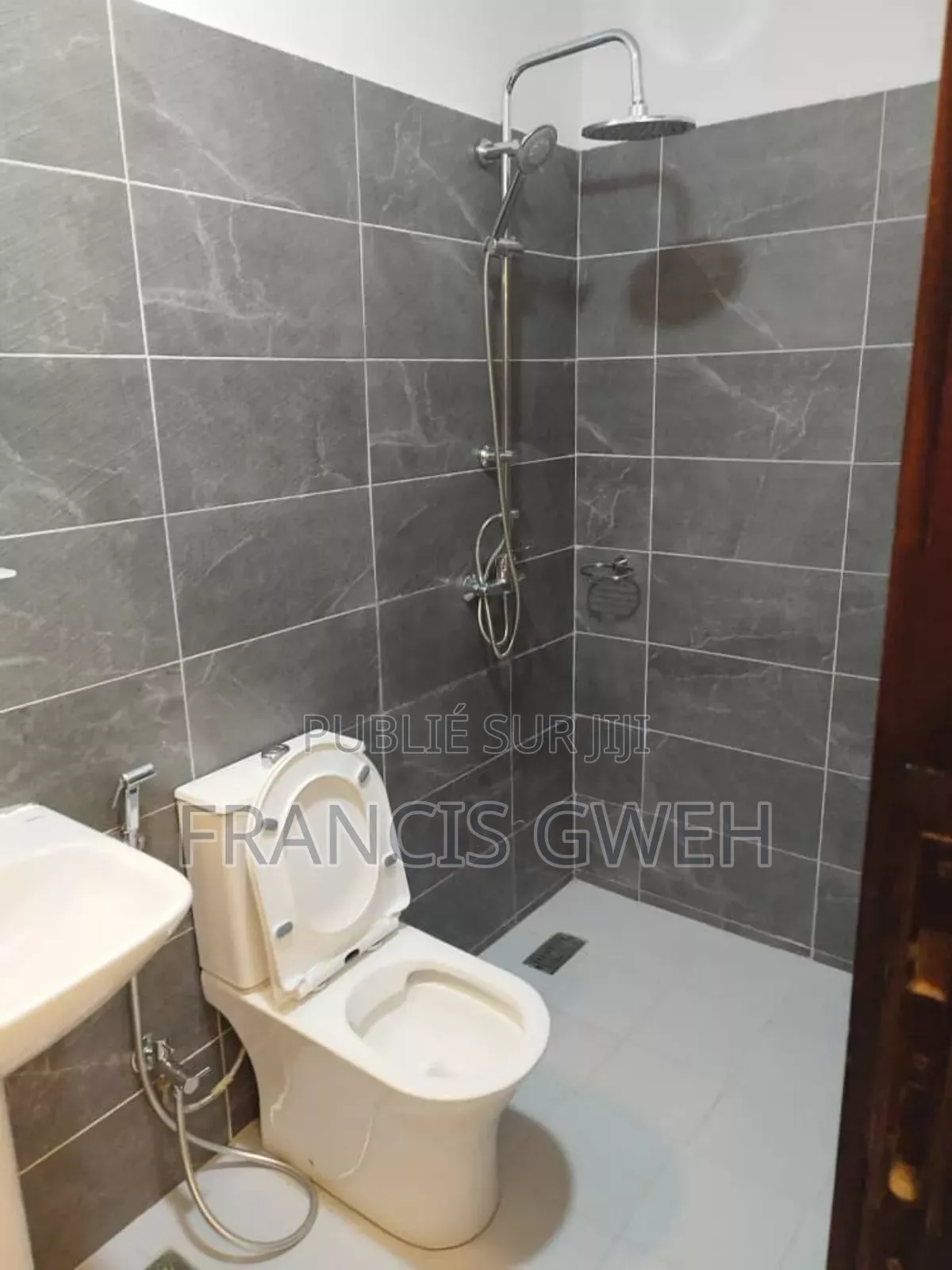 4chbre Villa dans Francis Gweh, Cocody à Louer