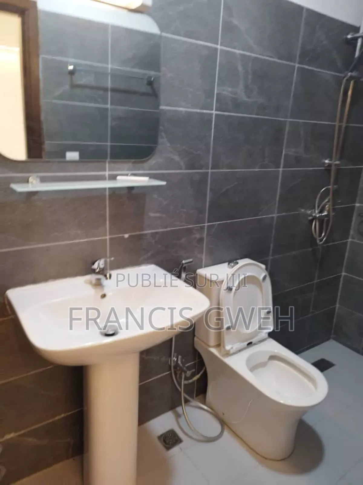 4chbre Villa dans Francis Gweh, Cocody à Louer