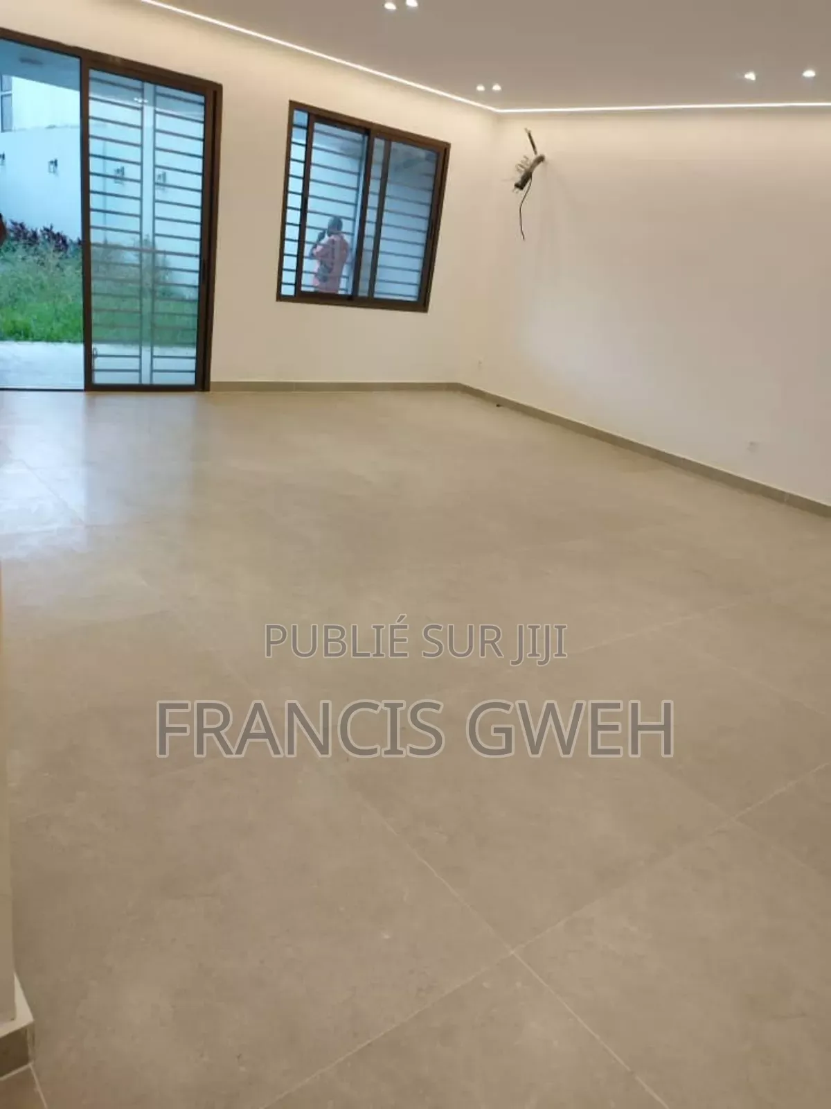 4chbre Villa dans Francis Gweh, Cocody à Louer