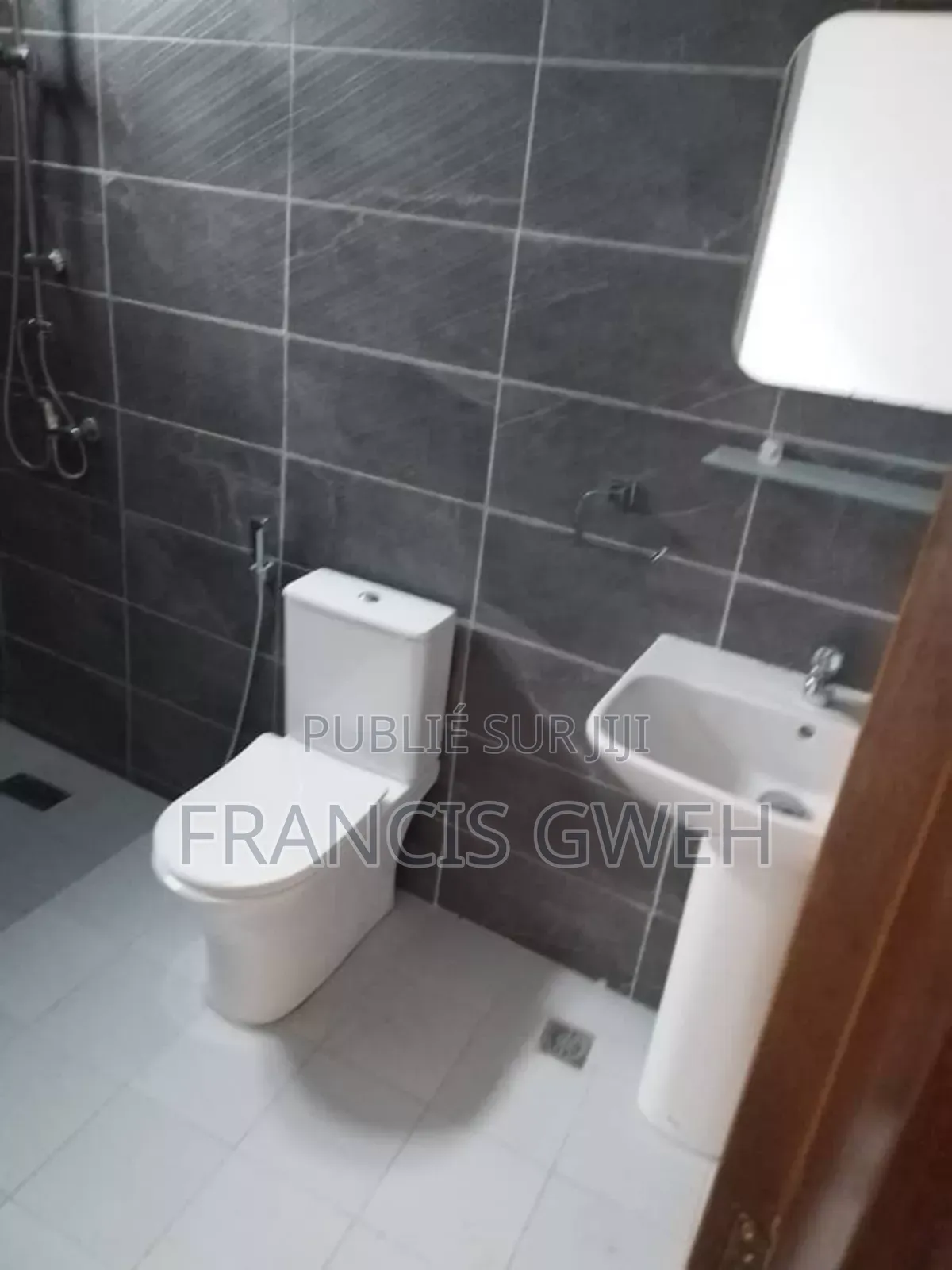 4chbre Villa dans Francis Gweh, Cocody à Louer