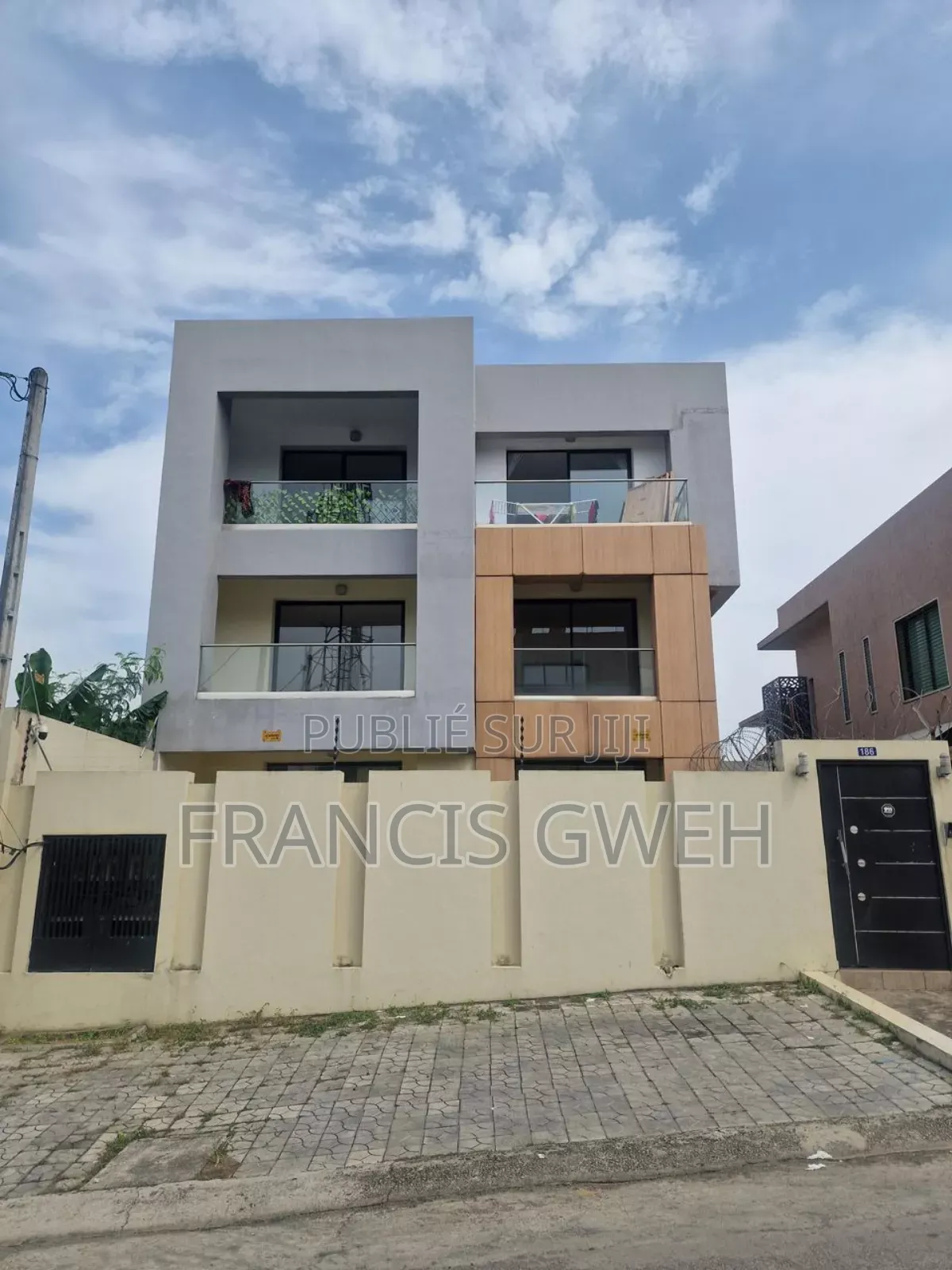 3chbre Appartement dans Francis Gweh, Cocody à Louer