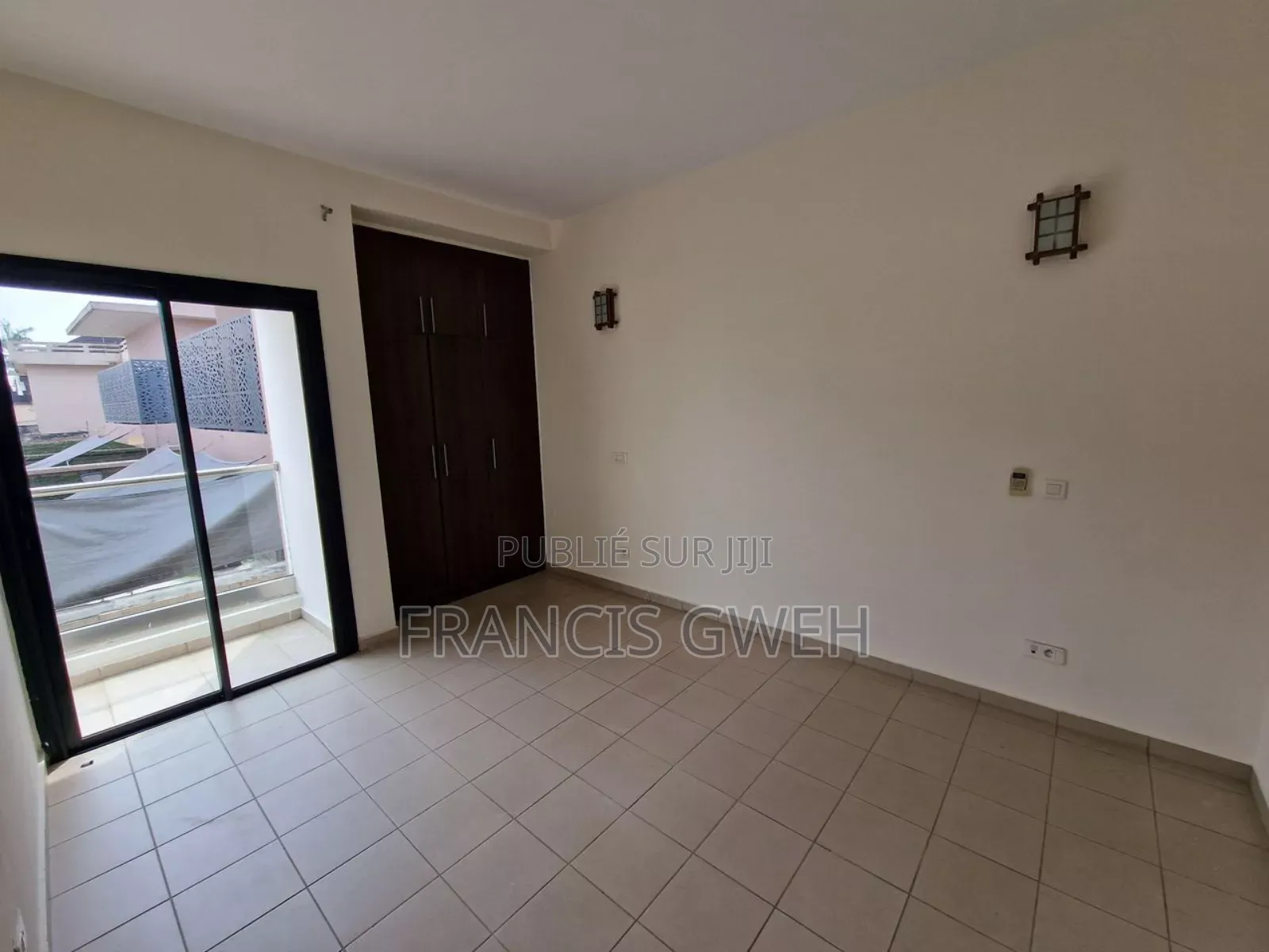 3chbre Appartement dans Francis Gweh, Cocody à Louer