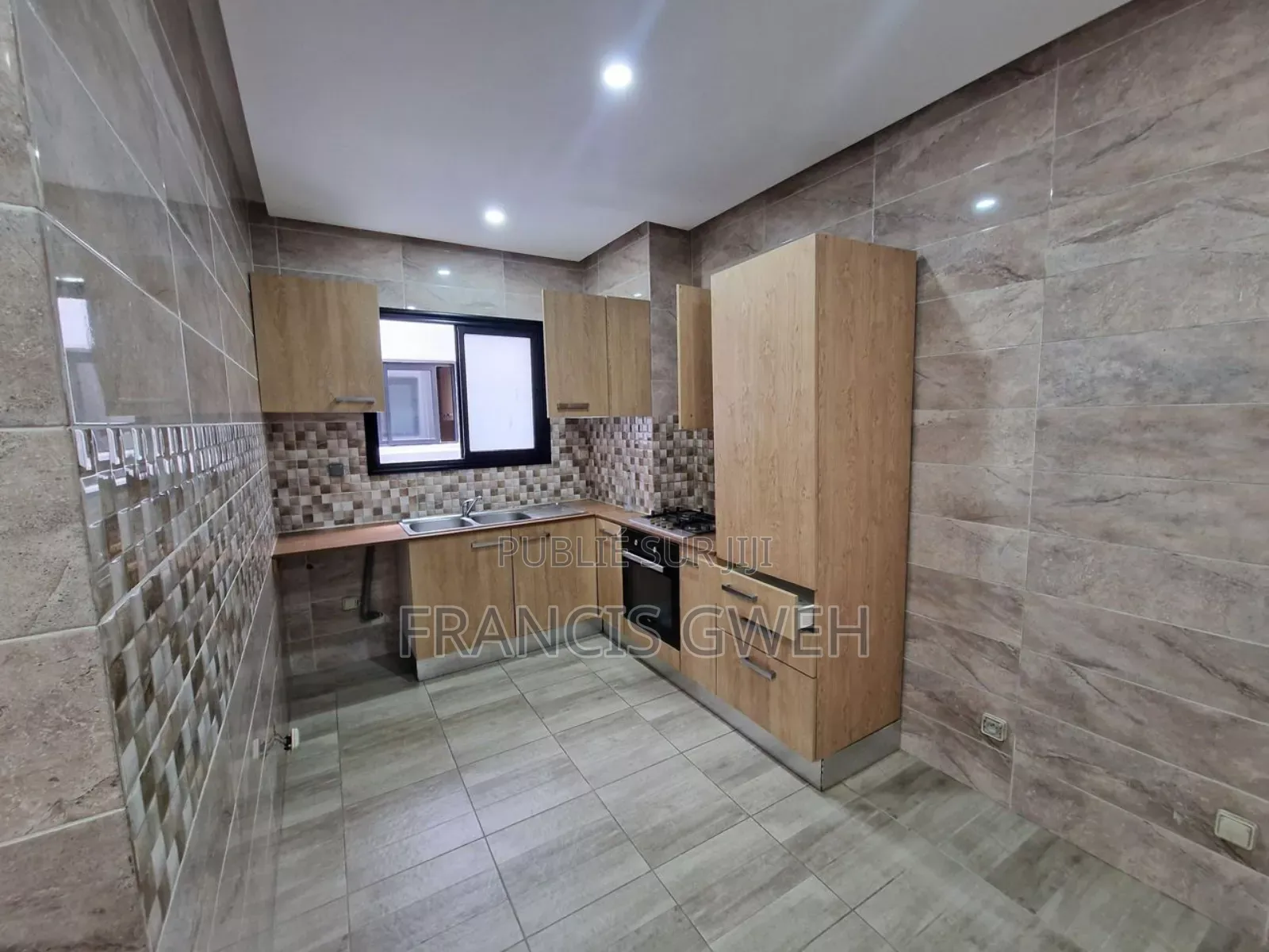 3chbre Appartement dans Francis Gweh, Cocody à Louer