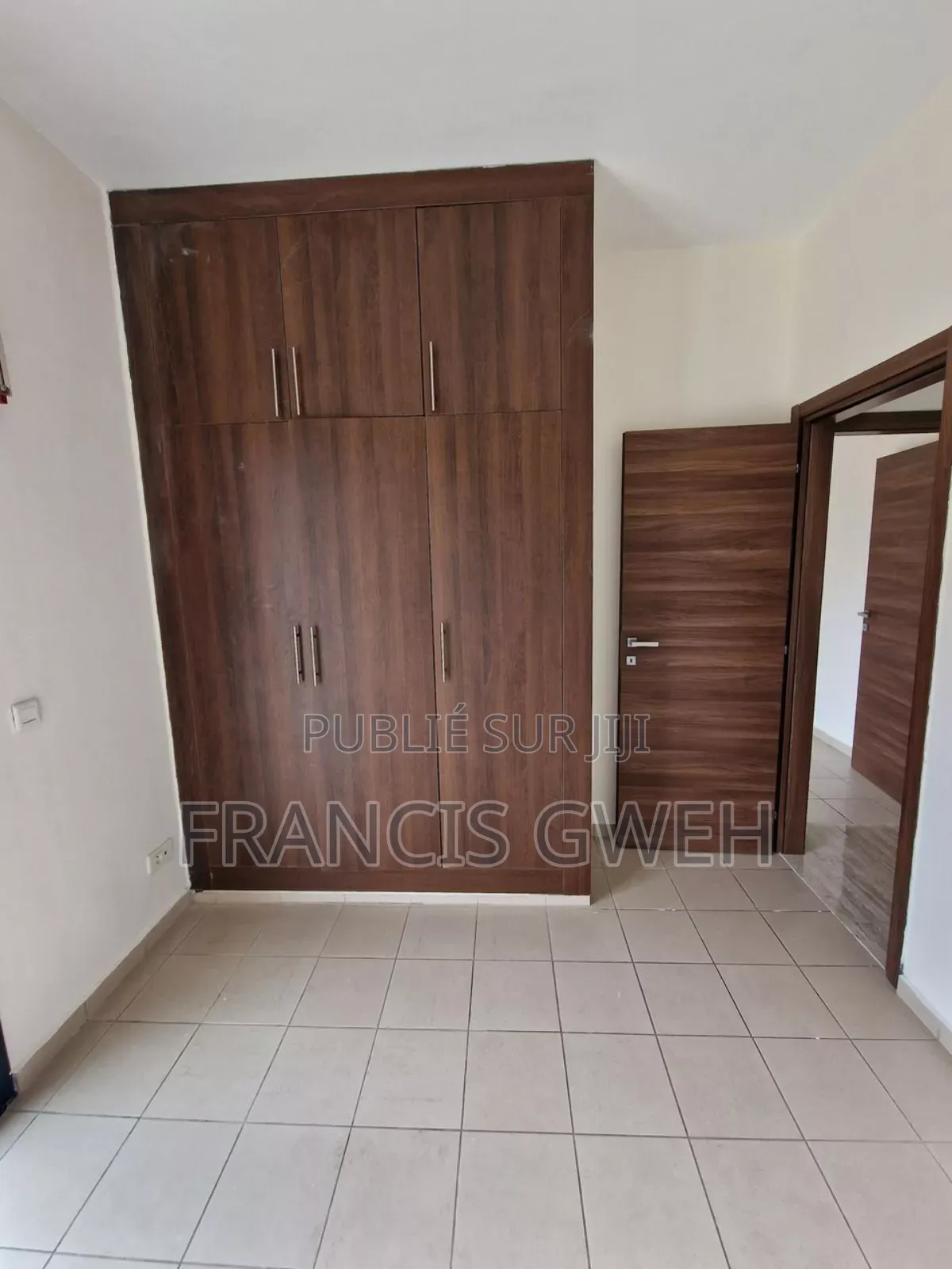 3chbre Appartement dans Francis Gweh, Cocody à Louer