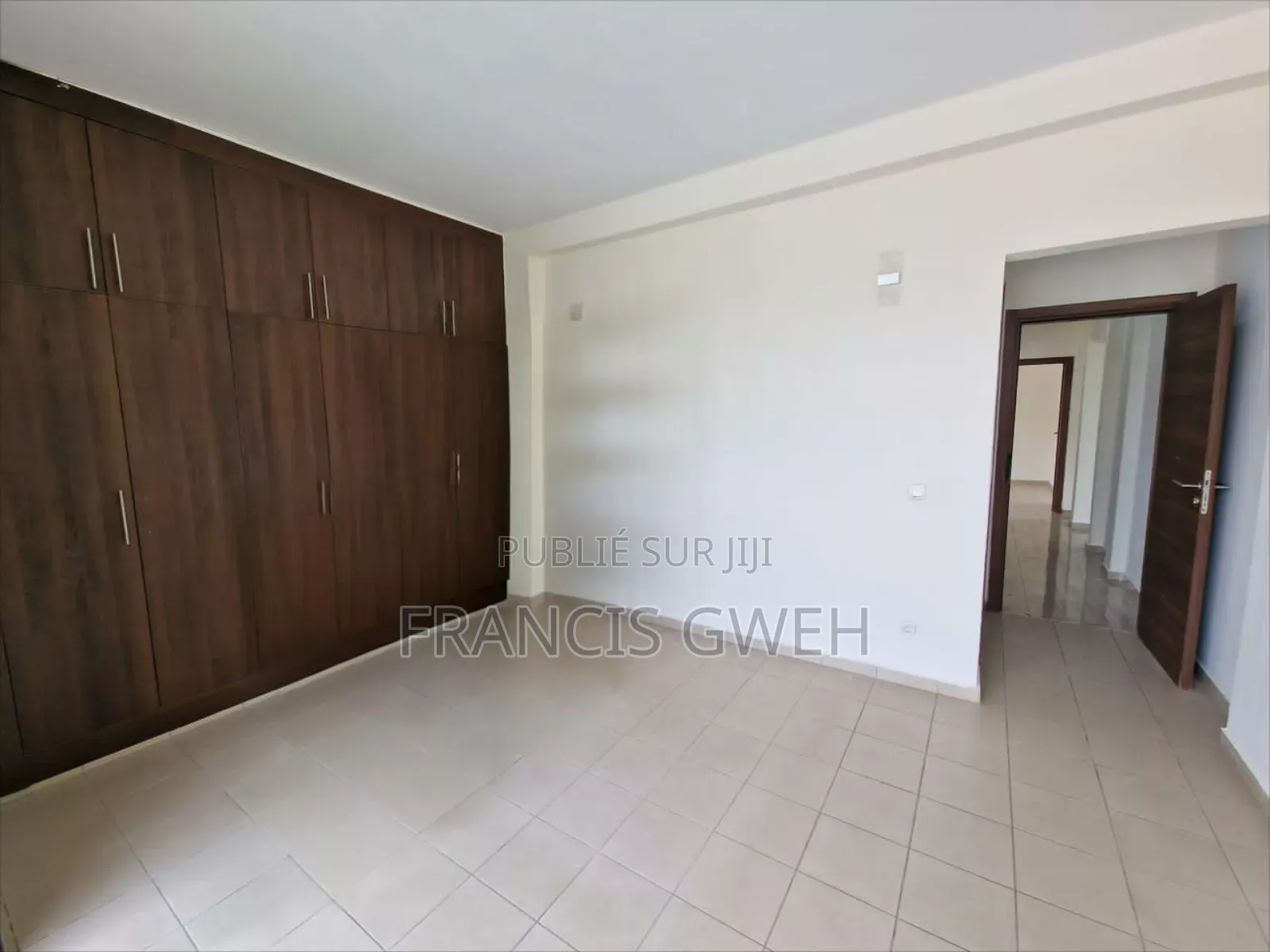 3chbre Appartement dans Francis Gweh, Cocody à Louer