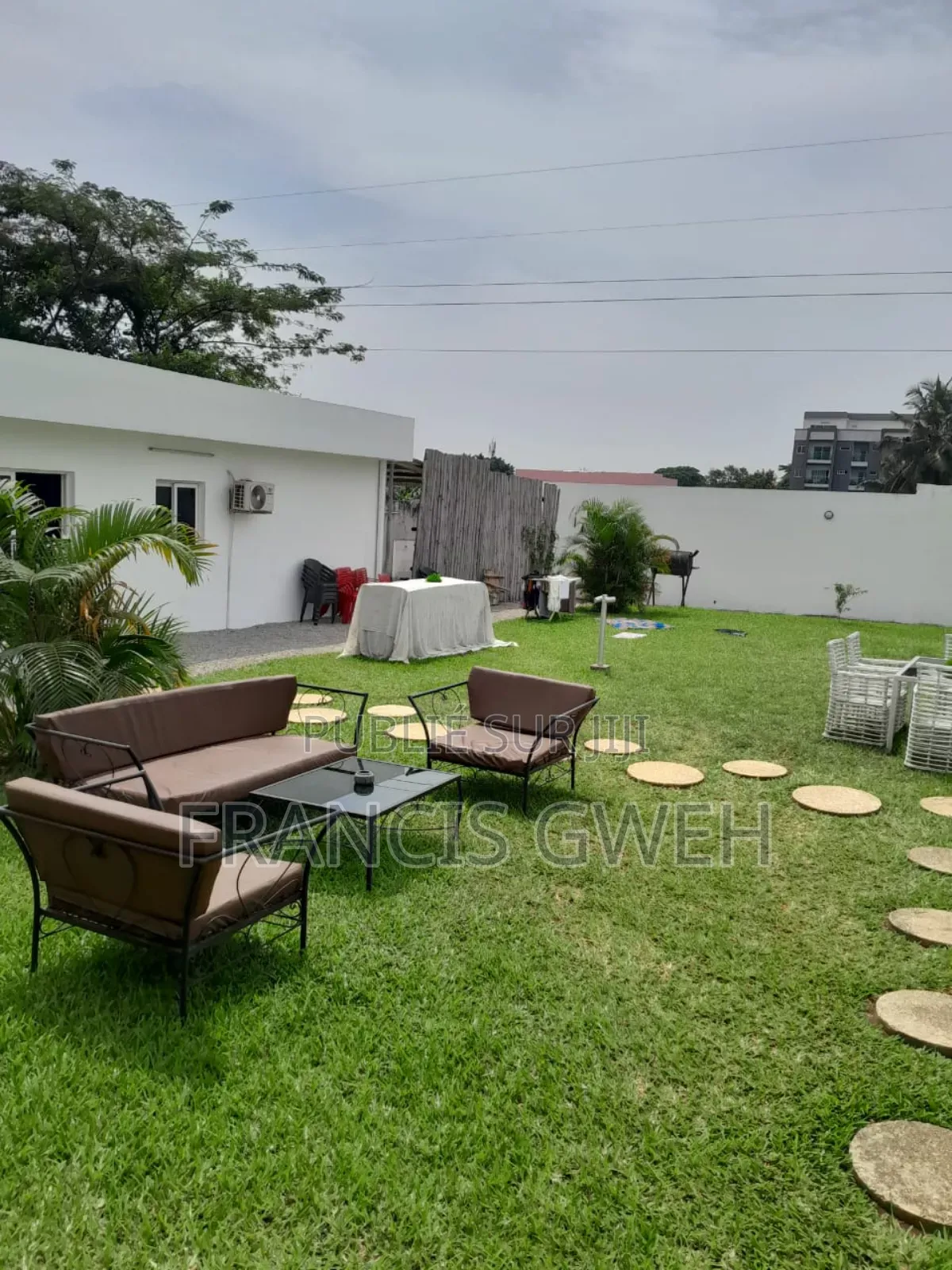 8chbre Duplex dans Francis Gweh, Cocody à Louer