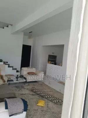 8chbre Duplex dans Francis Gweh, Cocody à Louer