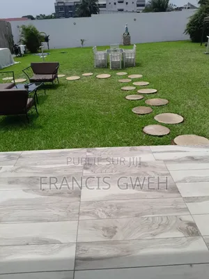 8chbre Duplex dans Francis Gweh, Cocody à Louer
