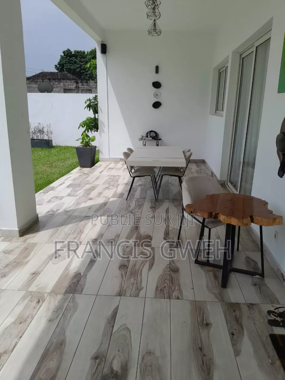 8chbre Duplex dans Francis Gweh, Cocody à Louer