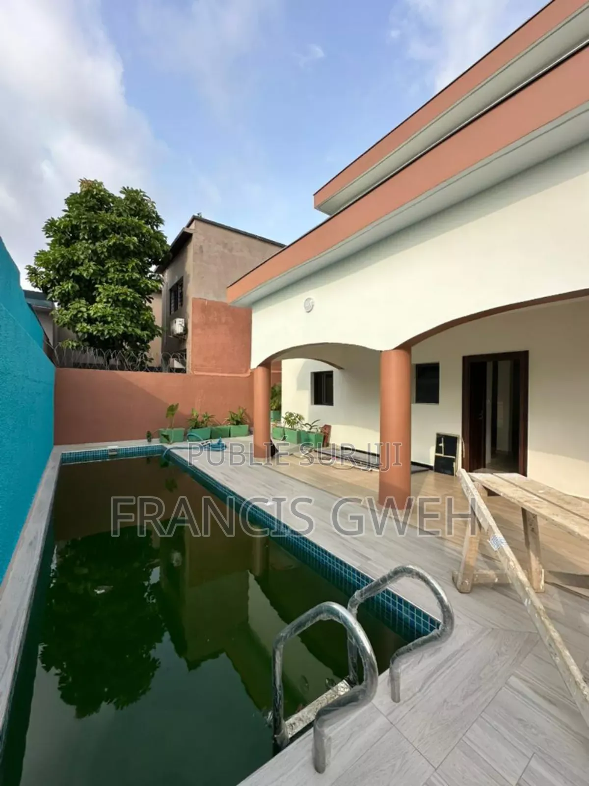 4chbre Duplex dans Francis Gweh, Cocody à Louer