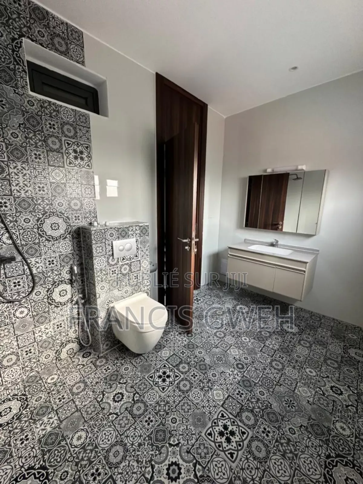 4chbre Duplex dans Francis Gweh, Cocody à Louer