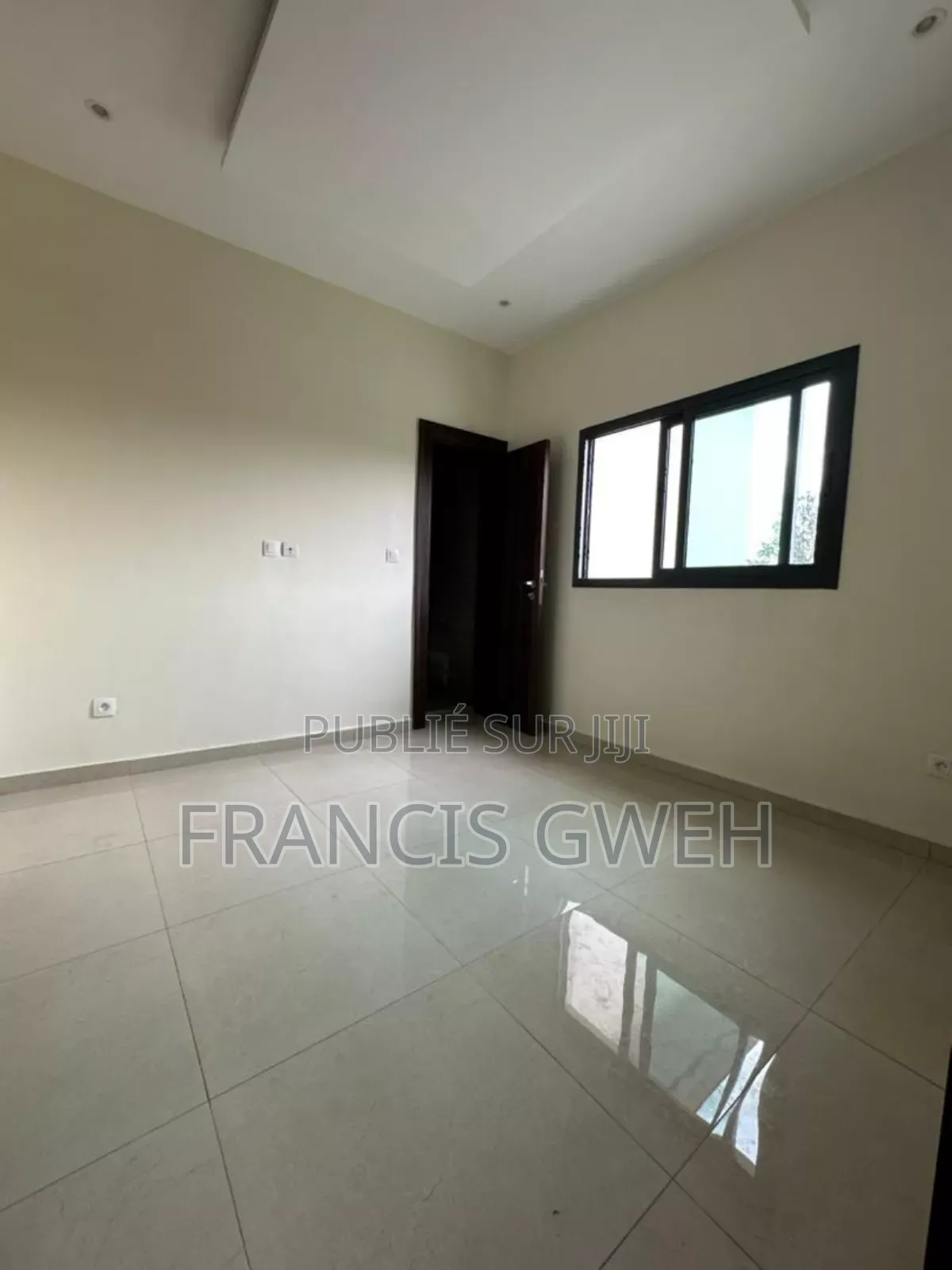 4chbre Duplex dans Francis Gweh, Cocody à Louer