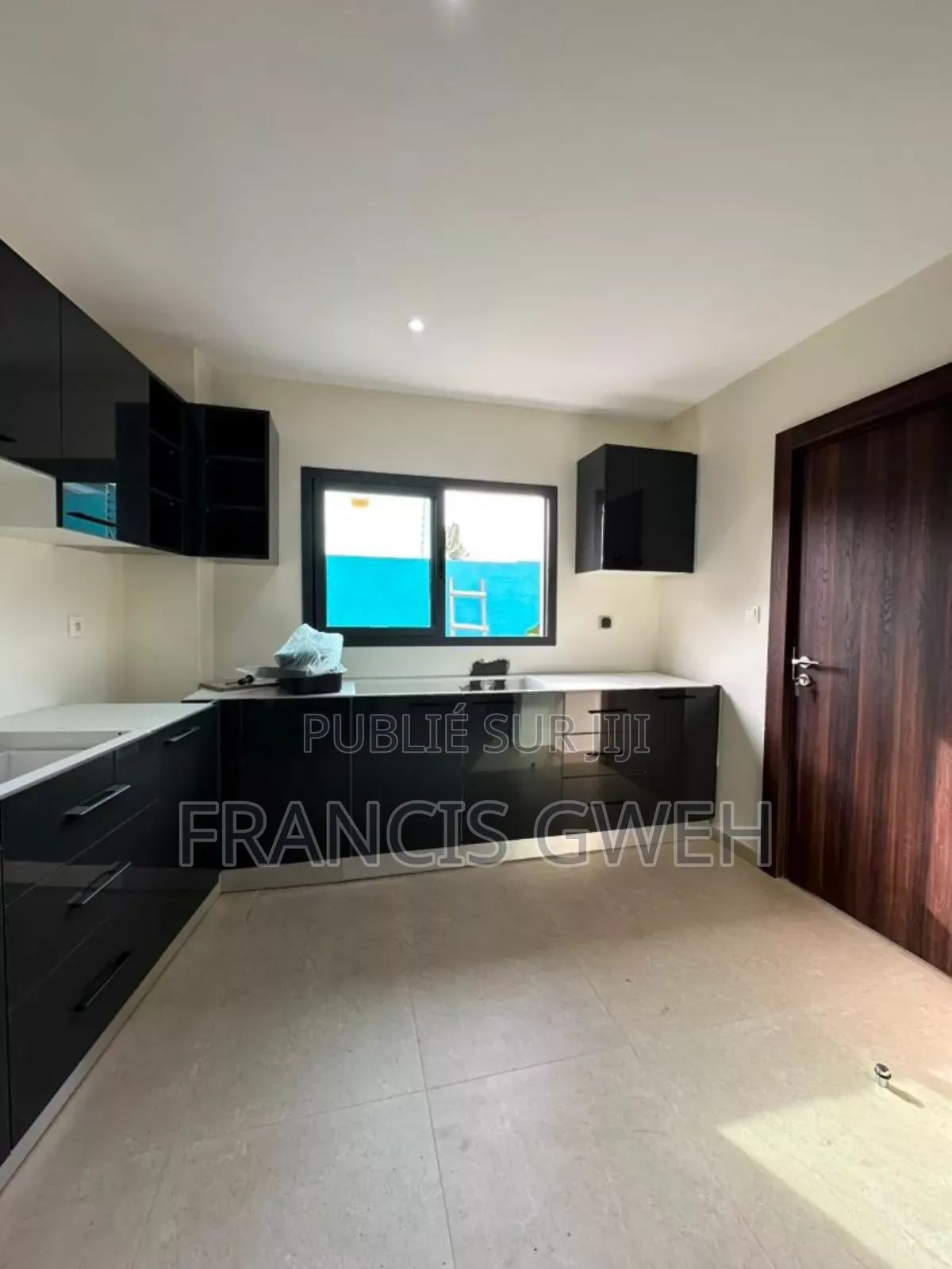 4chbre Duplex dans Francis Gweh, Cocody à Louer