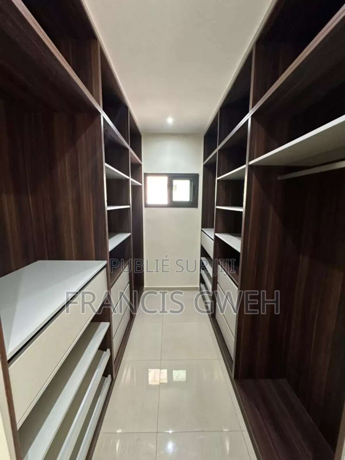 4chbre Duplex dans Francis Gweh, Cocody à Louer