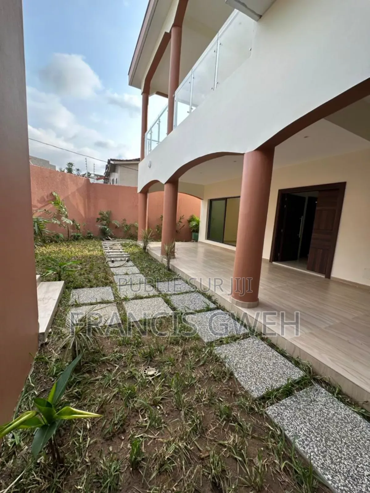 4chbre Duplex dans Francis Gweh, Cocody à Louer