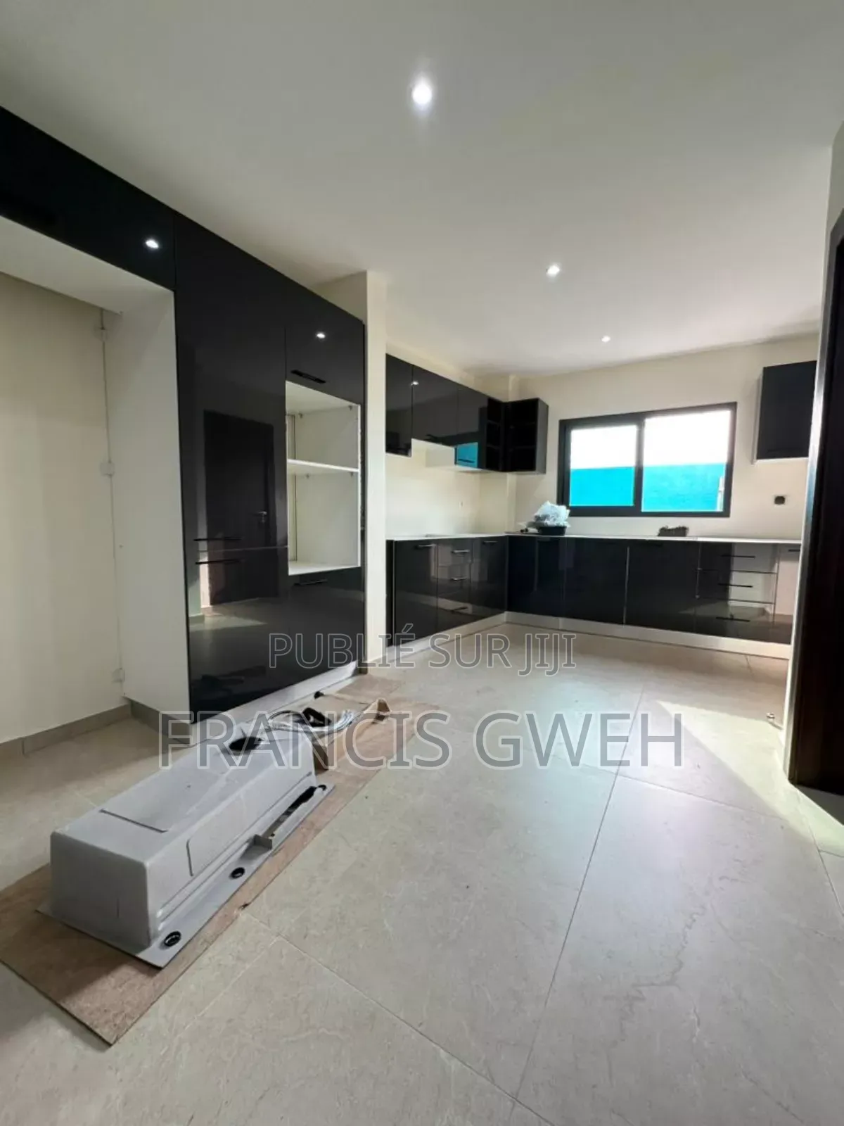 4chbre Duplex dans Francis Gweh, Cocody à Louer