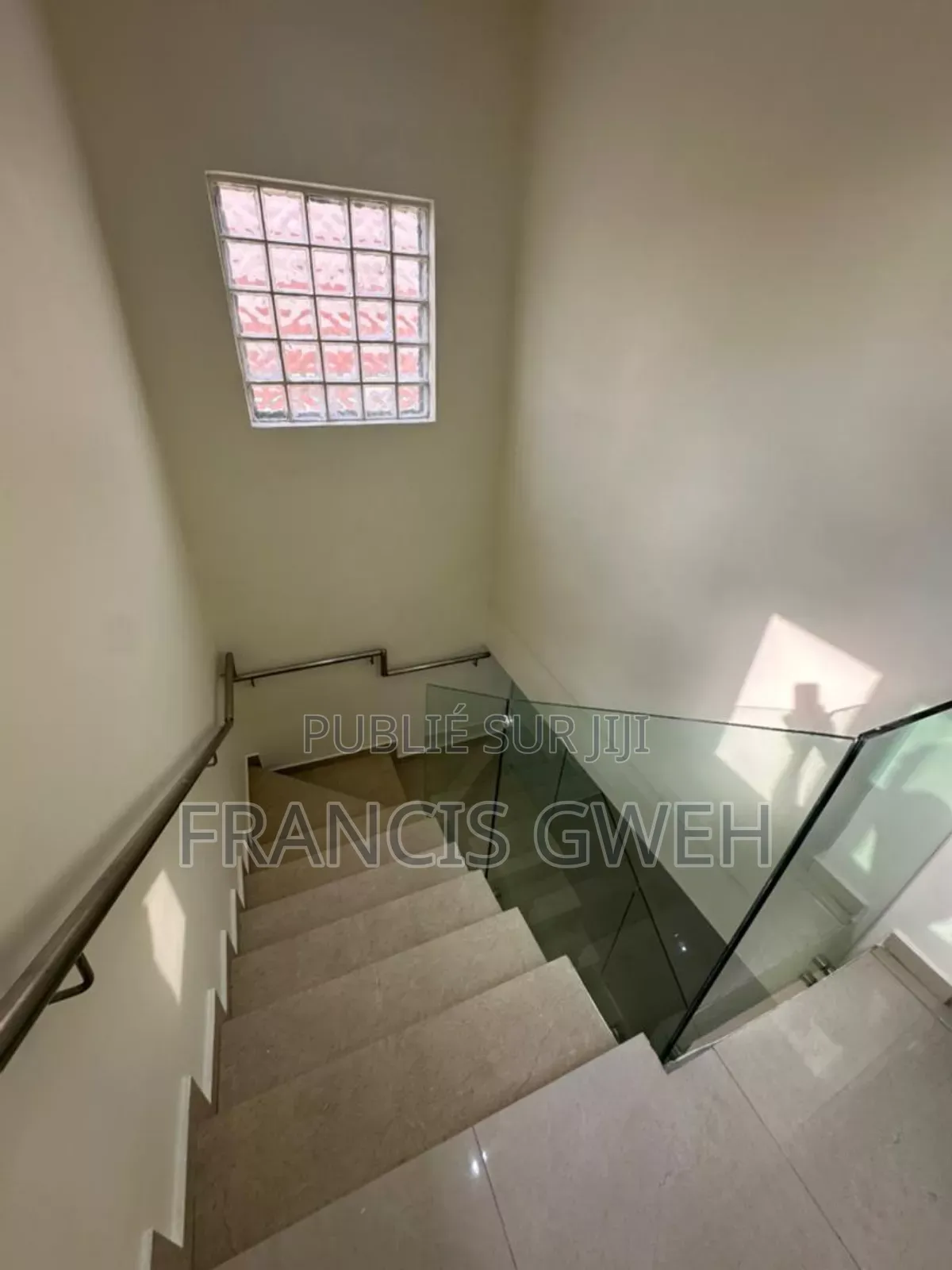 4chbre Duplex dans Francis Gweh, Cocody à Louer